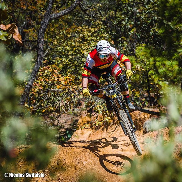 A good nose-bonk can turn any hill into a perfect landing. 
@transvallarta_enduro 🇲🇽 @bicycle_outfitters 
@colorowdies 
@mrpbike 
@guidepro 📷: @nicoswit_photo 
#trevorstrailhacks #getrowdie