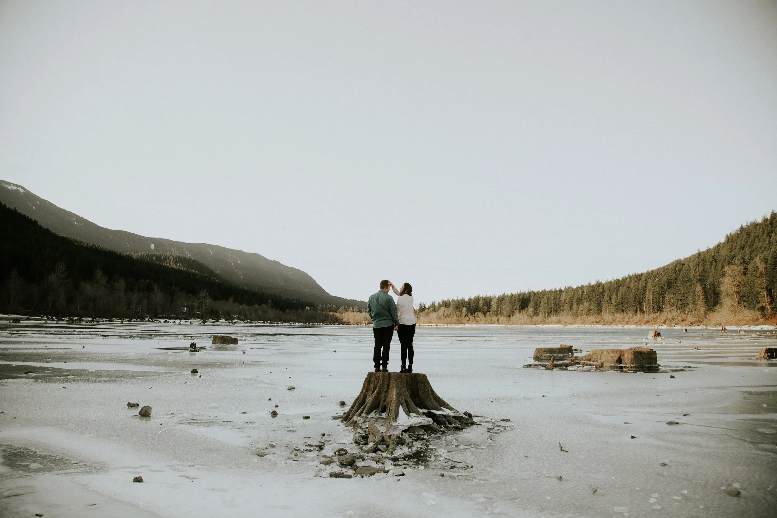 Rattlensnake ridge lake engagement couple hipster in-love pinterest poses
