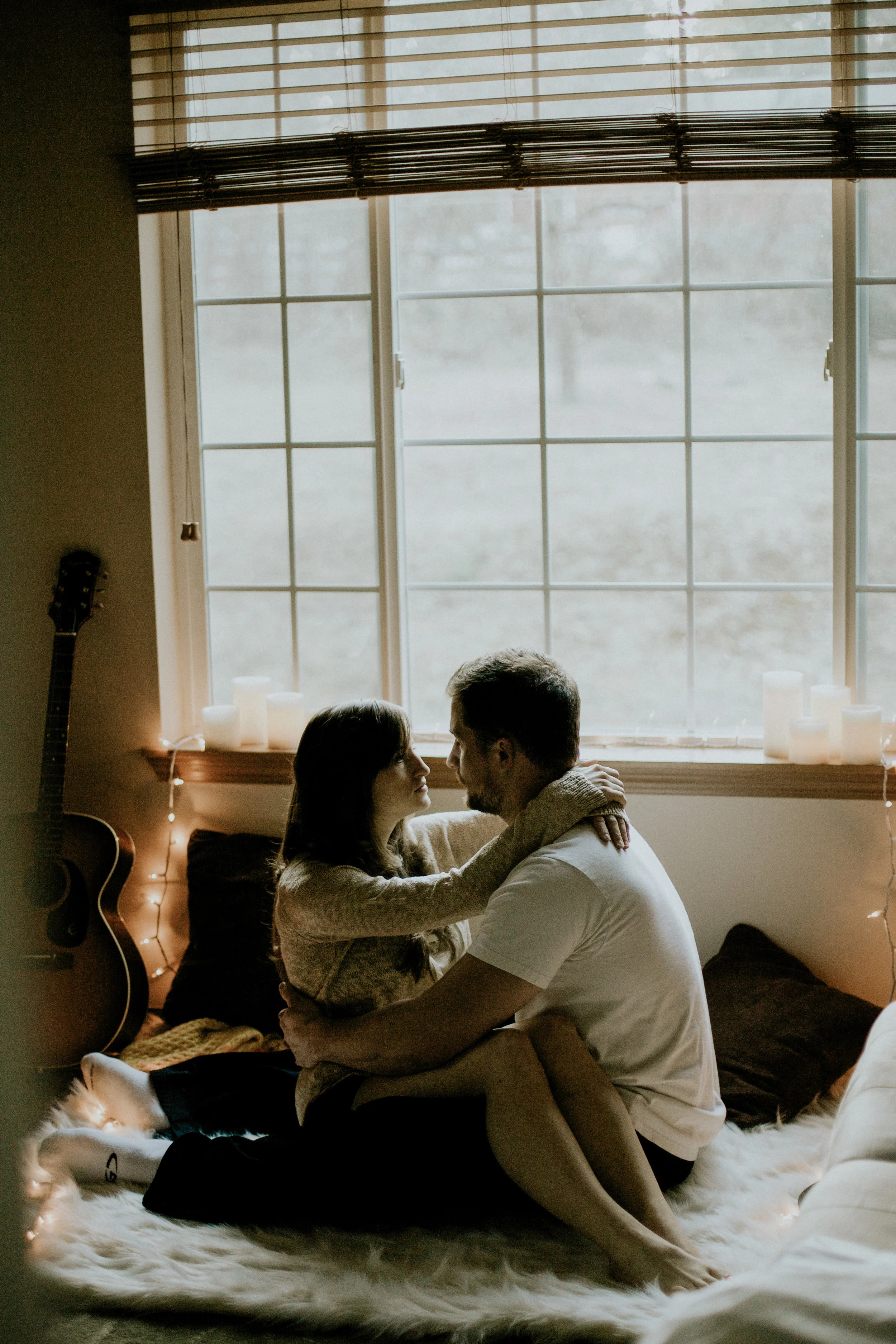 Seattle in home snuggle session engagement