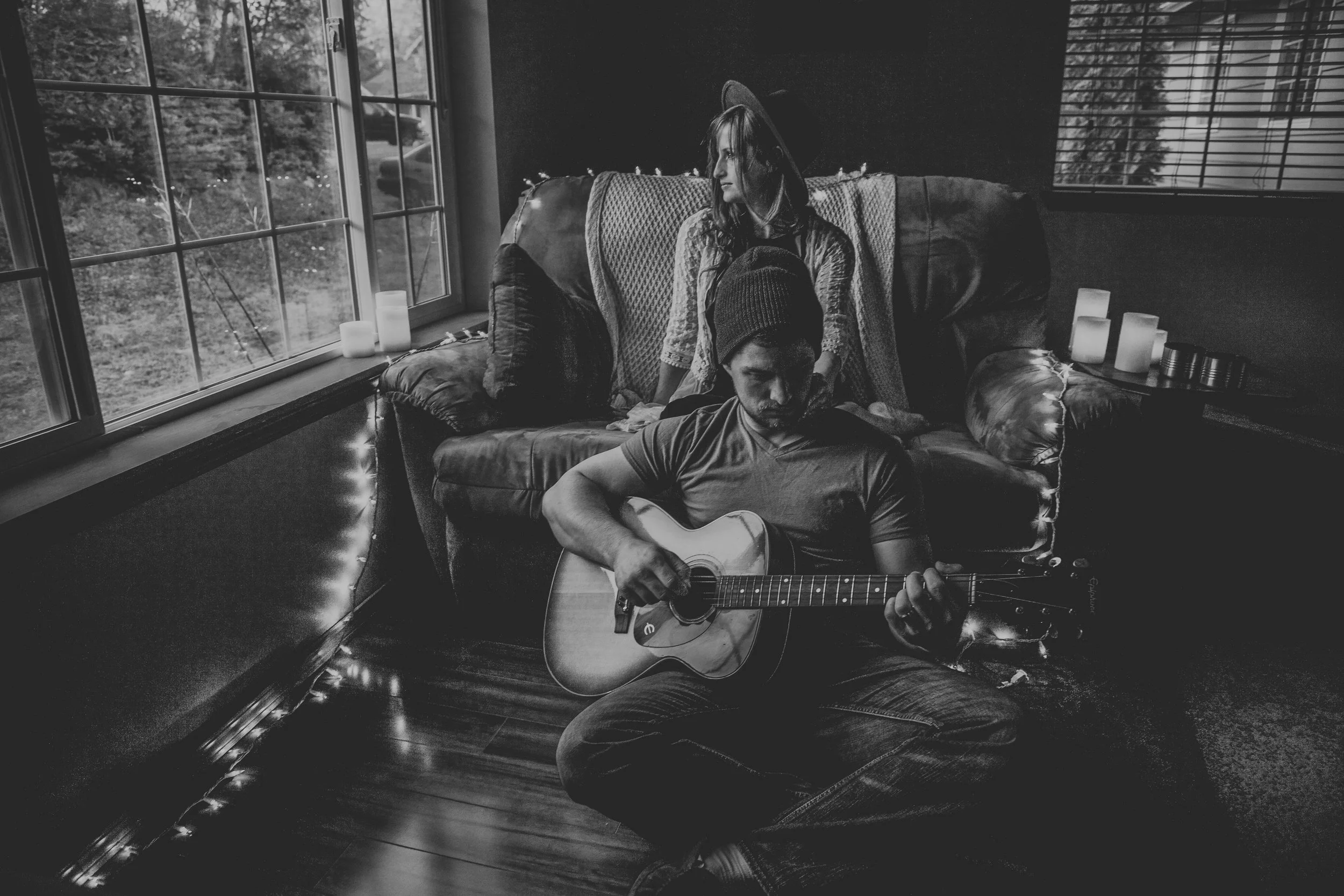 Seattle in home snuggle session engagement