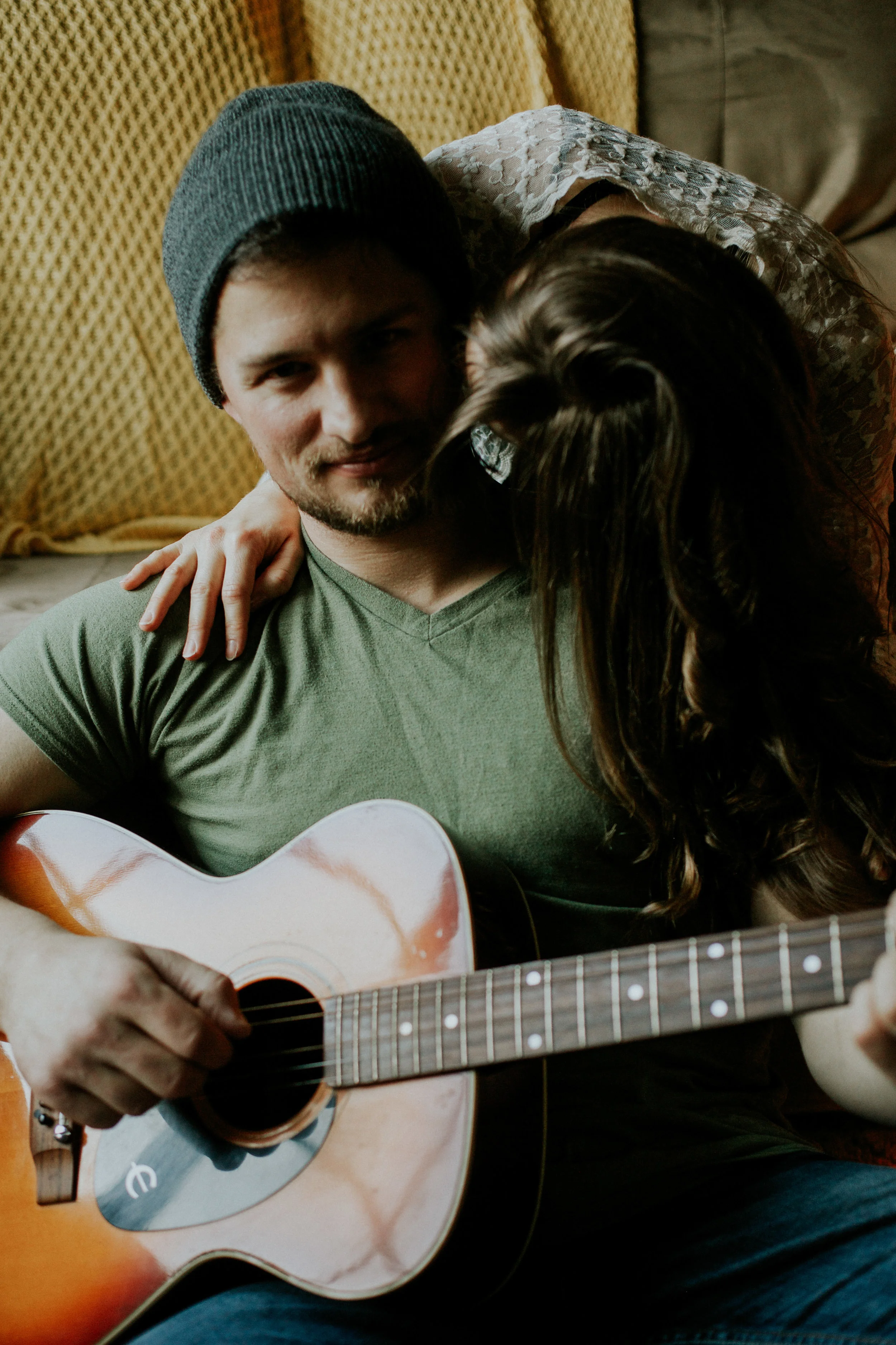 Seattle in home snuggle session engagement