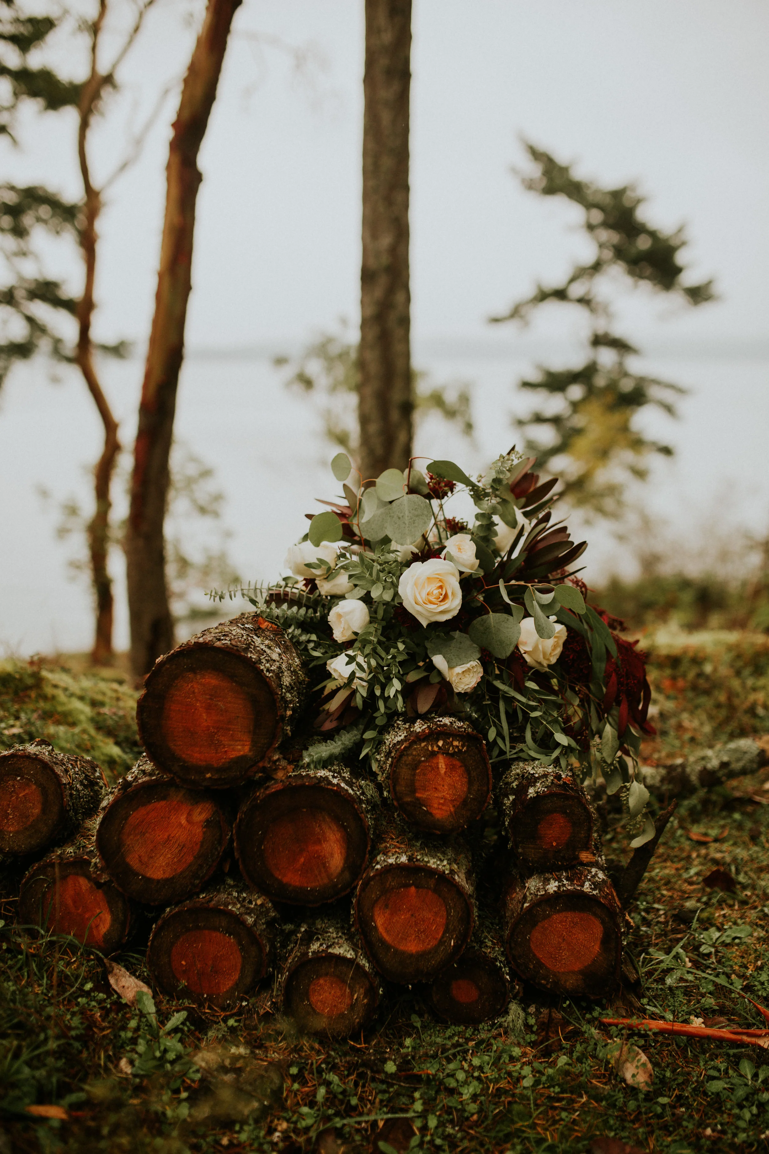 Friday-harbor-airbnb-elopement-flowers