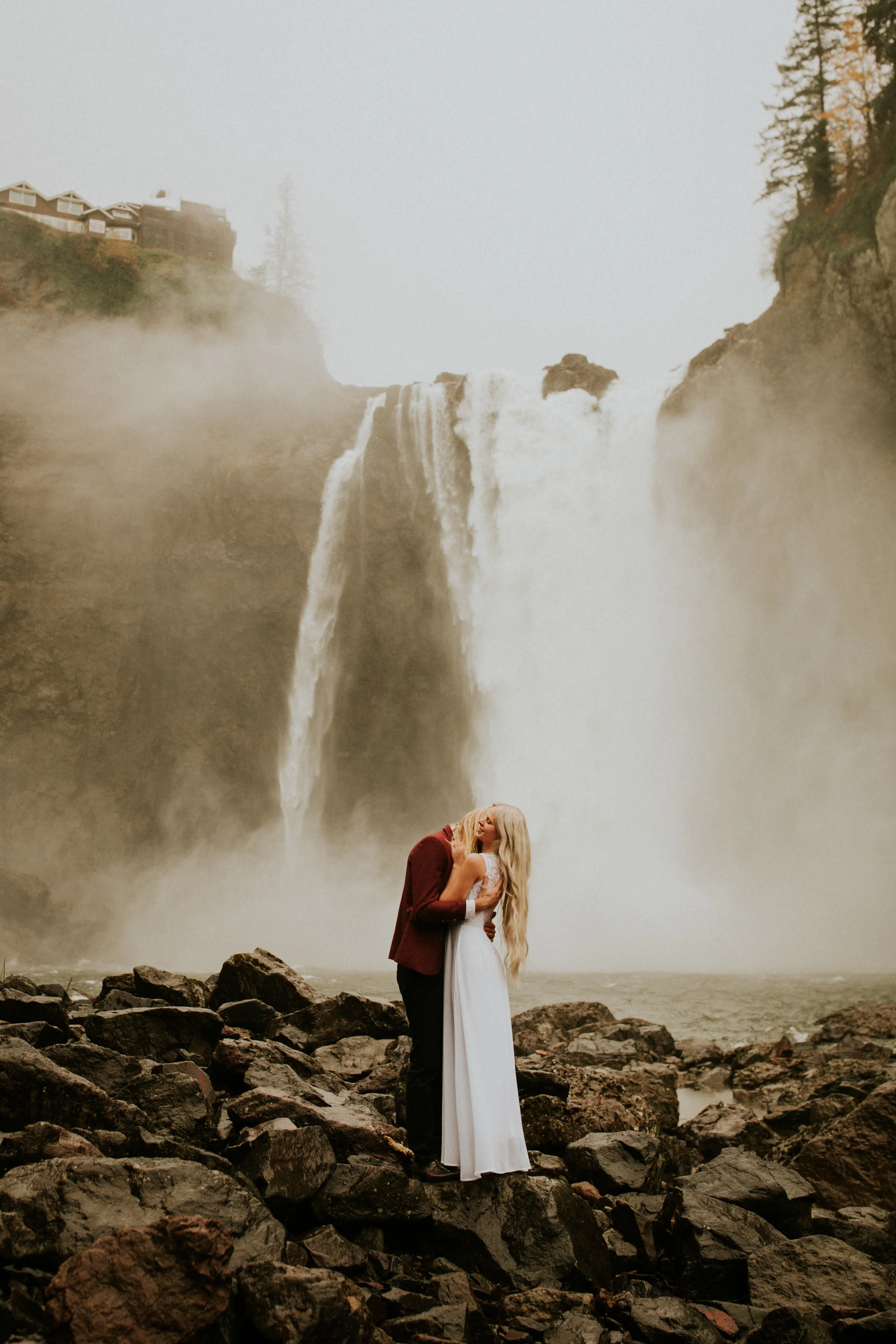 Snoqualmie-falls-elopement-photographer