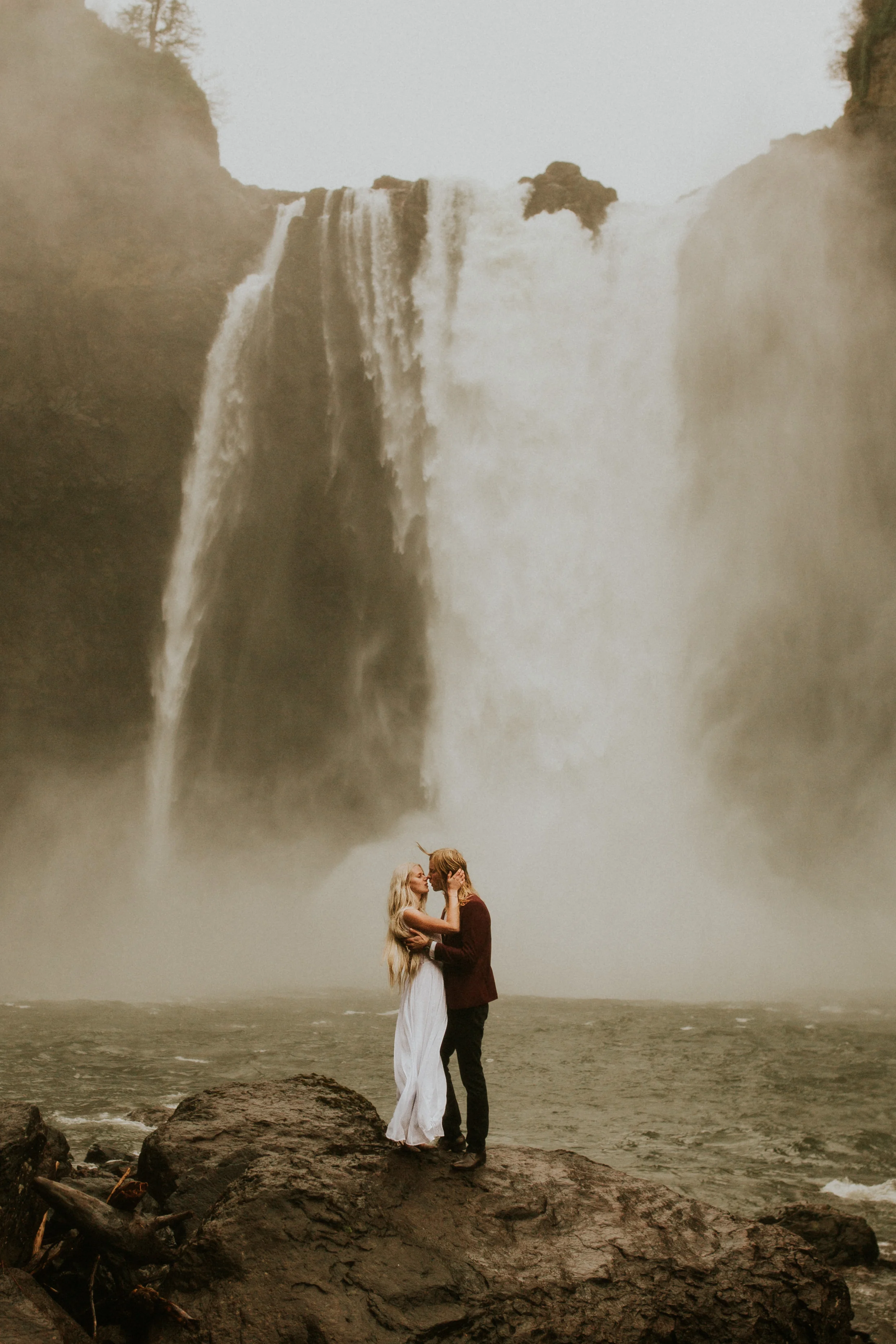 Snoqualmie-falls-elopement-photography