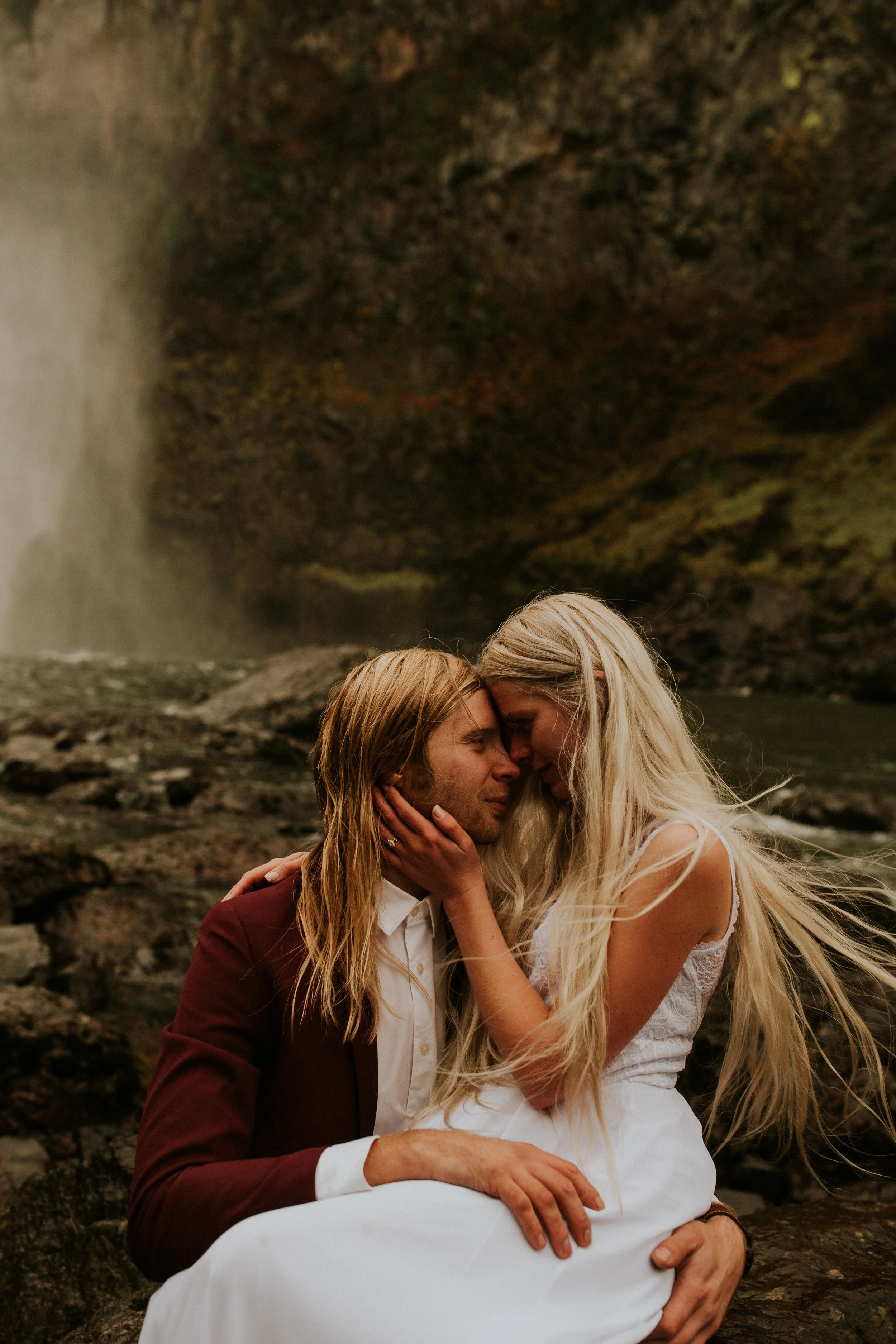 Snoqualmie-falls-elopement-photographer