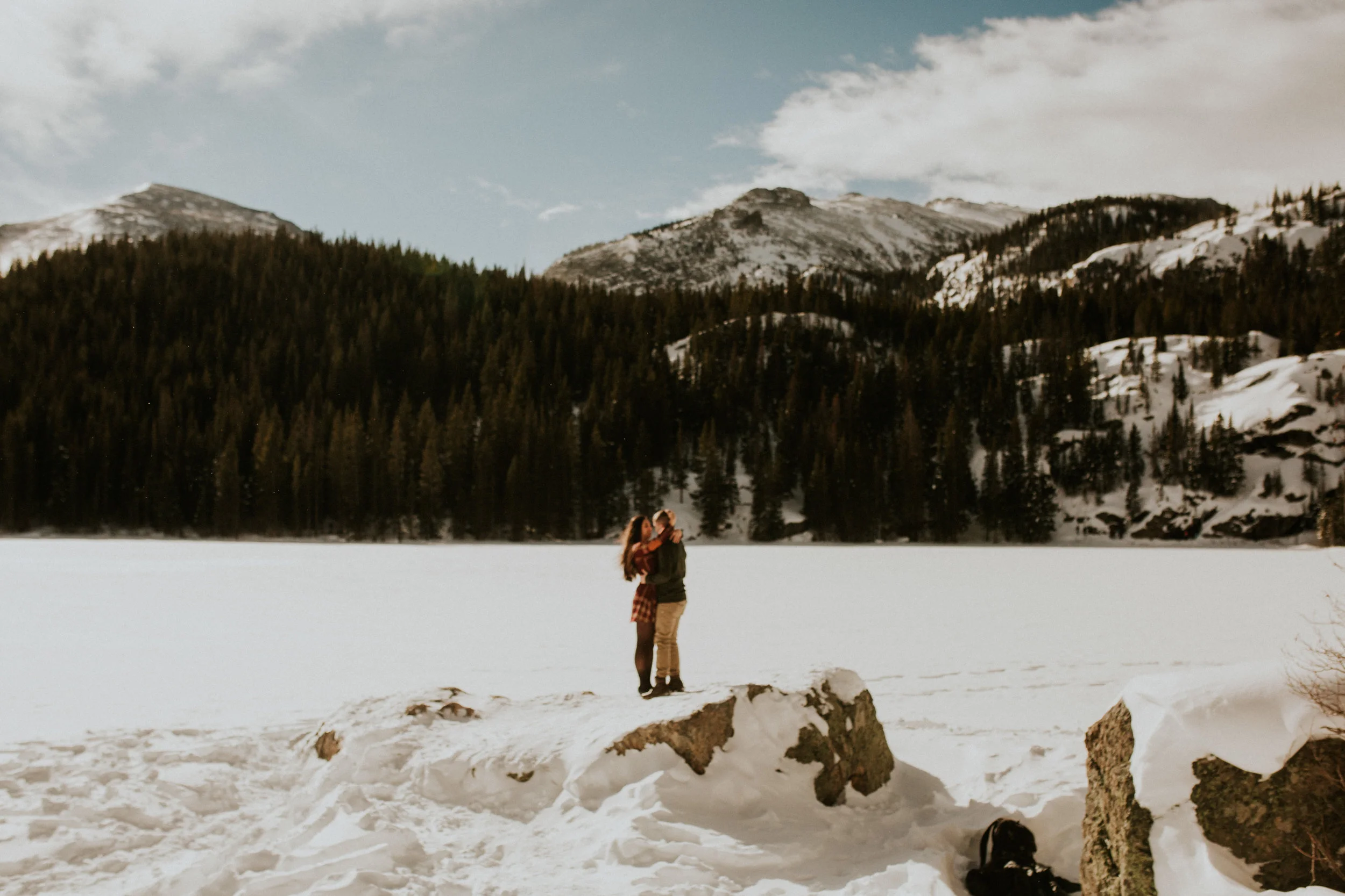 snowy-bear-lake-engagement