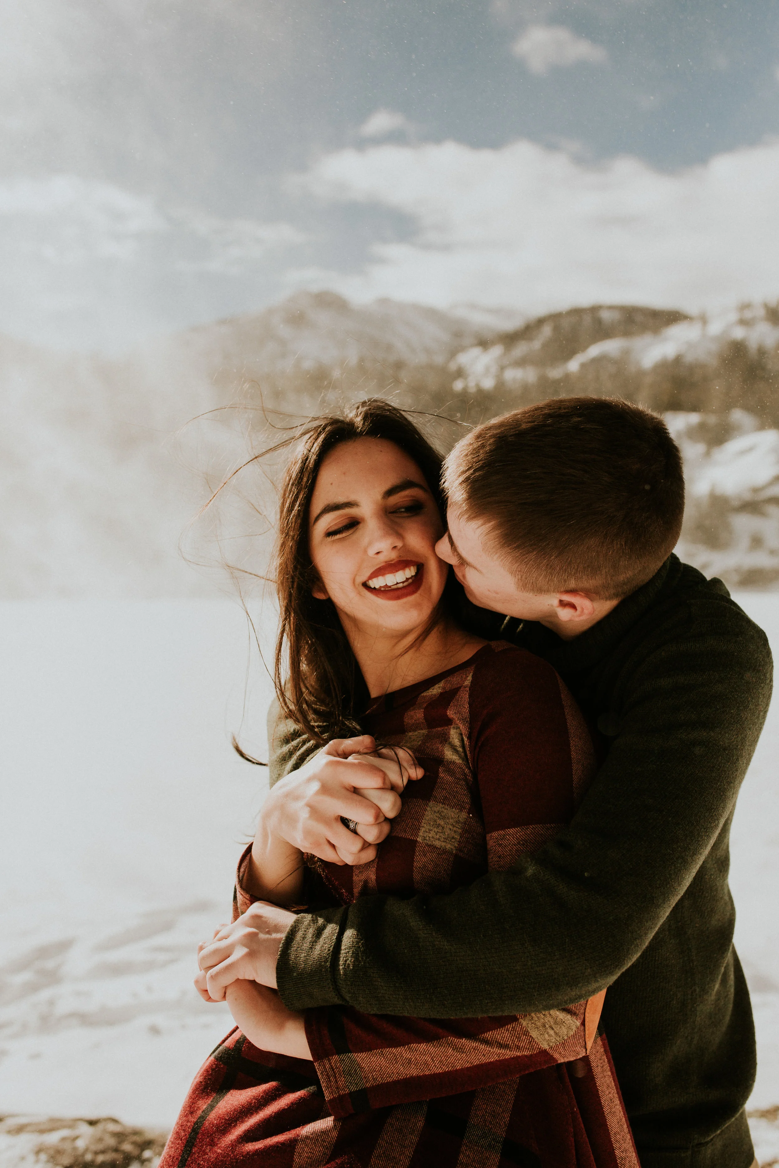 snowy-bear-lake-engagement