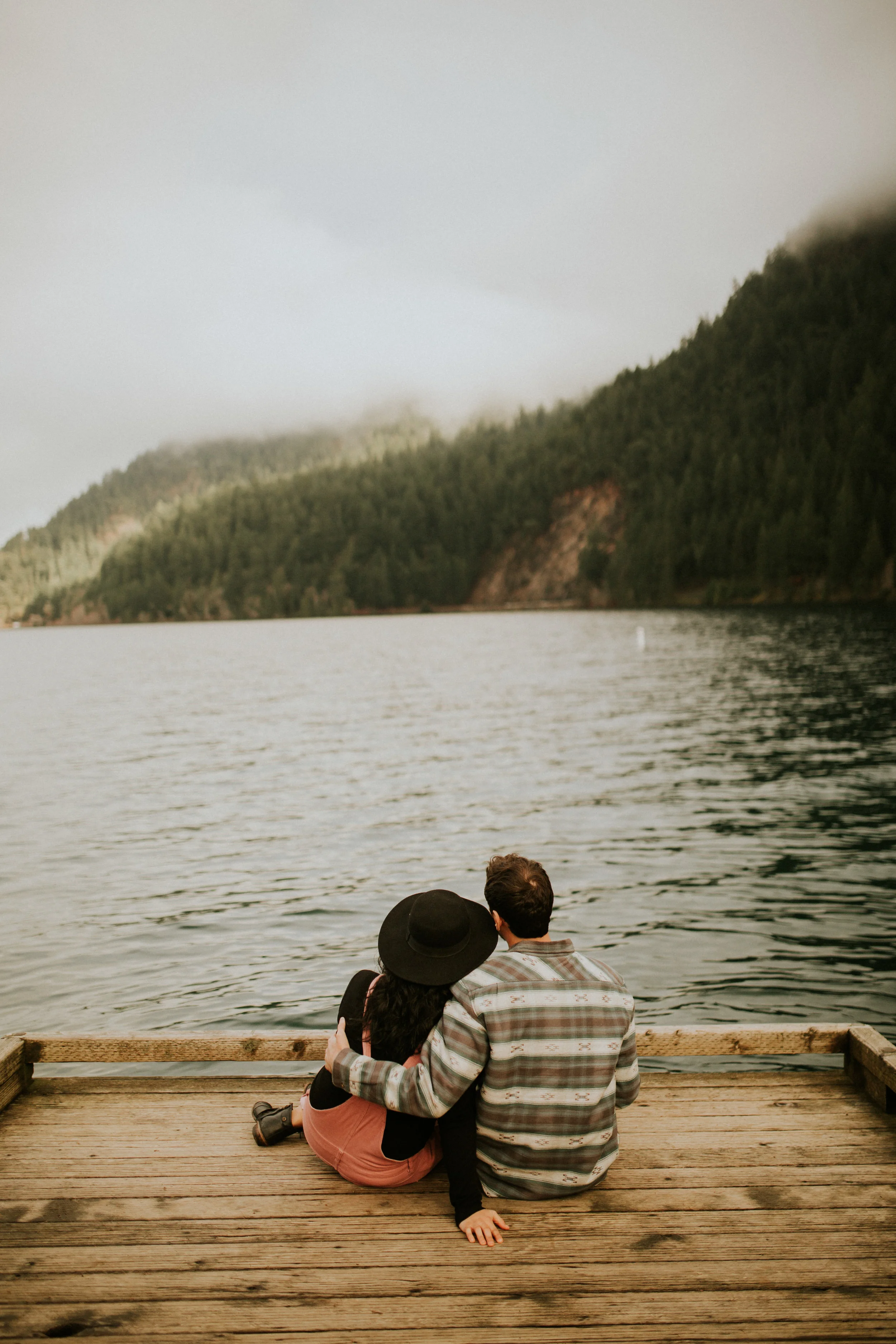 cresent-lake-dock-engagement-session