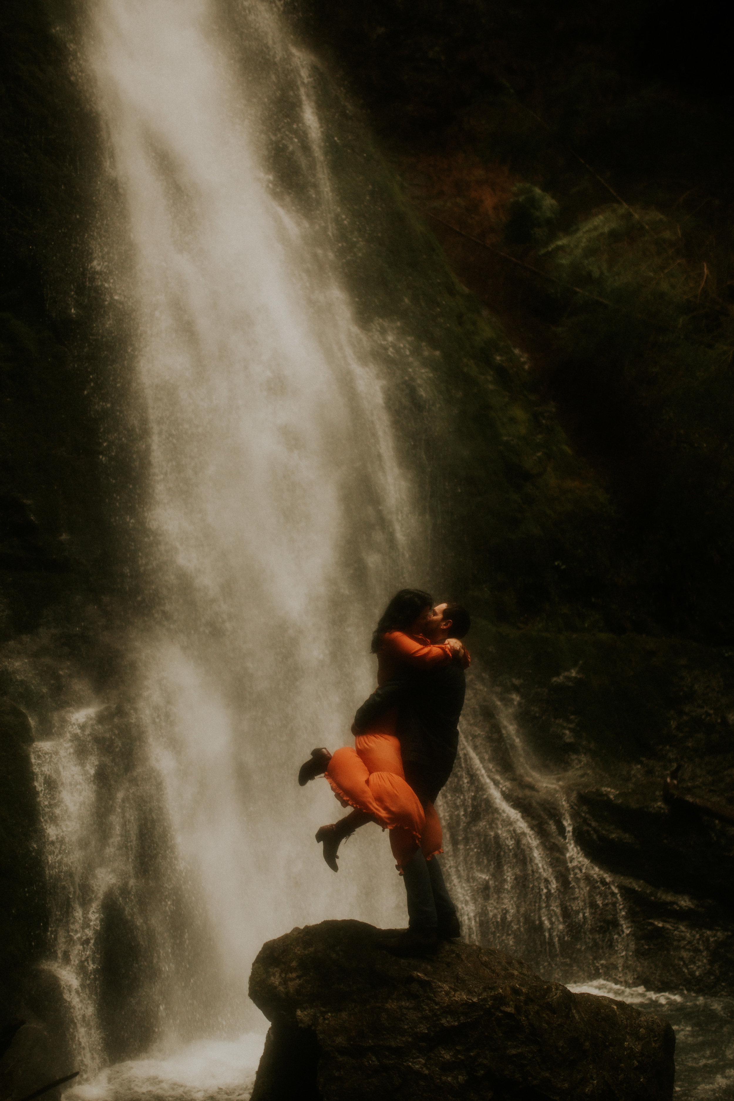 Marymere-falls-adventure-session-photographer