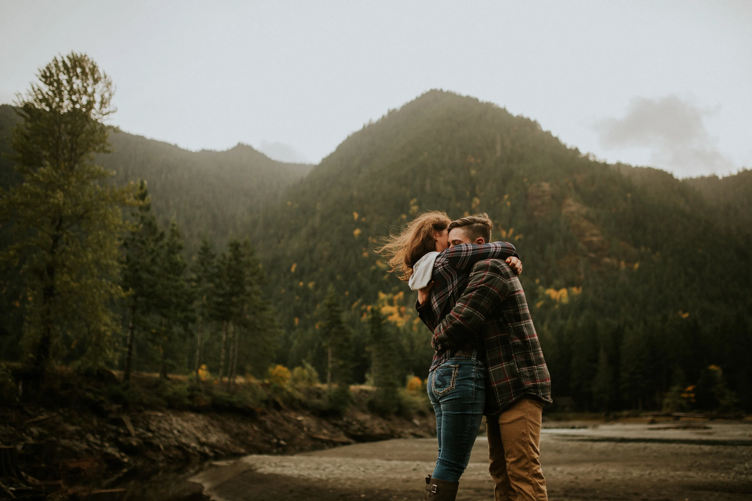 Lake-Cushman-Adventure-Engagement-photographer-breeanna-lasher-22.jpg