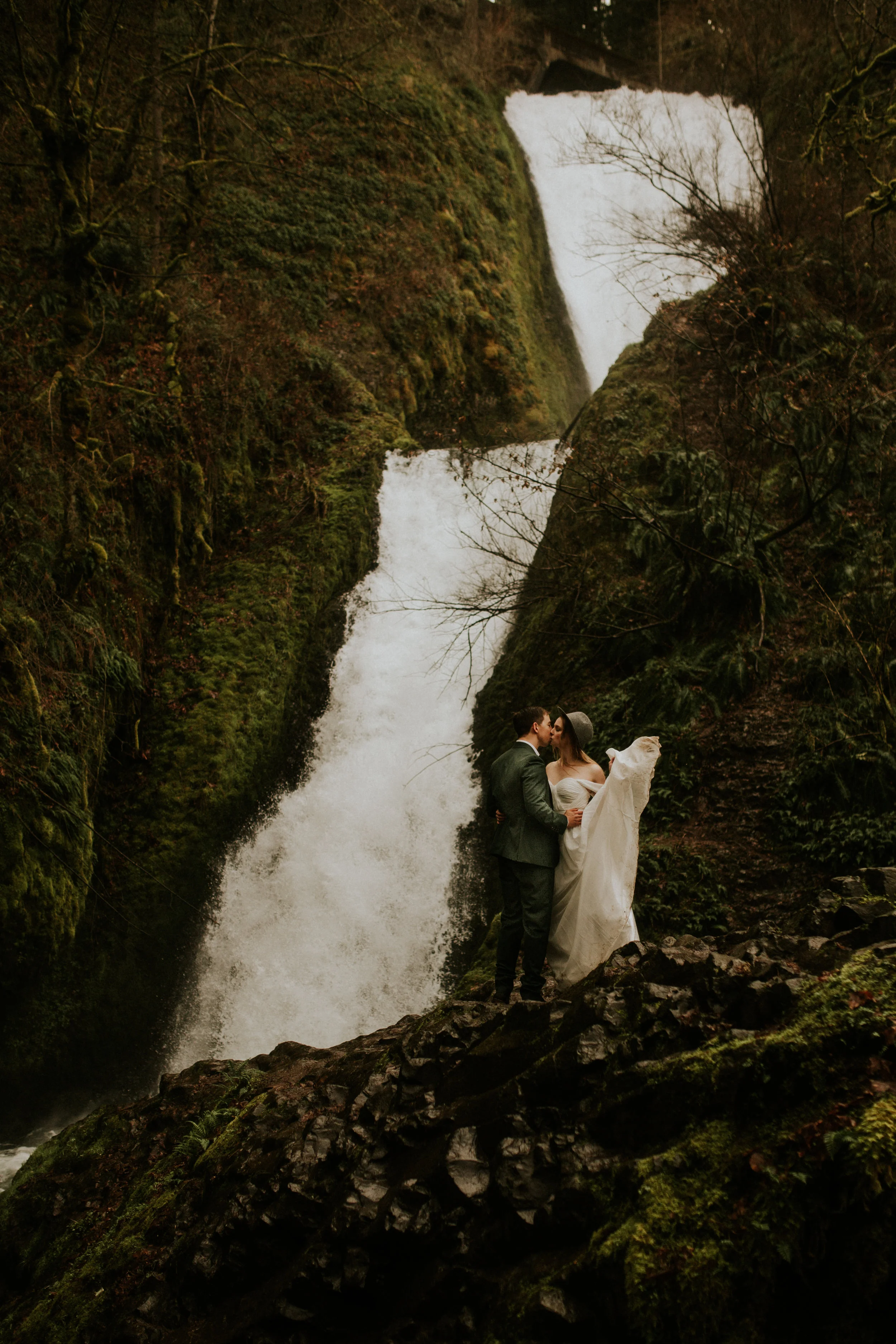 bridal veil falls elopement chantel lauren dress bride in a hat&nbsp;
