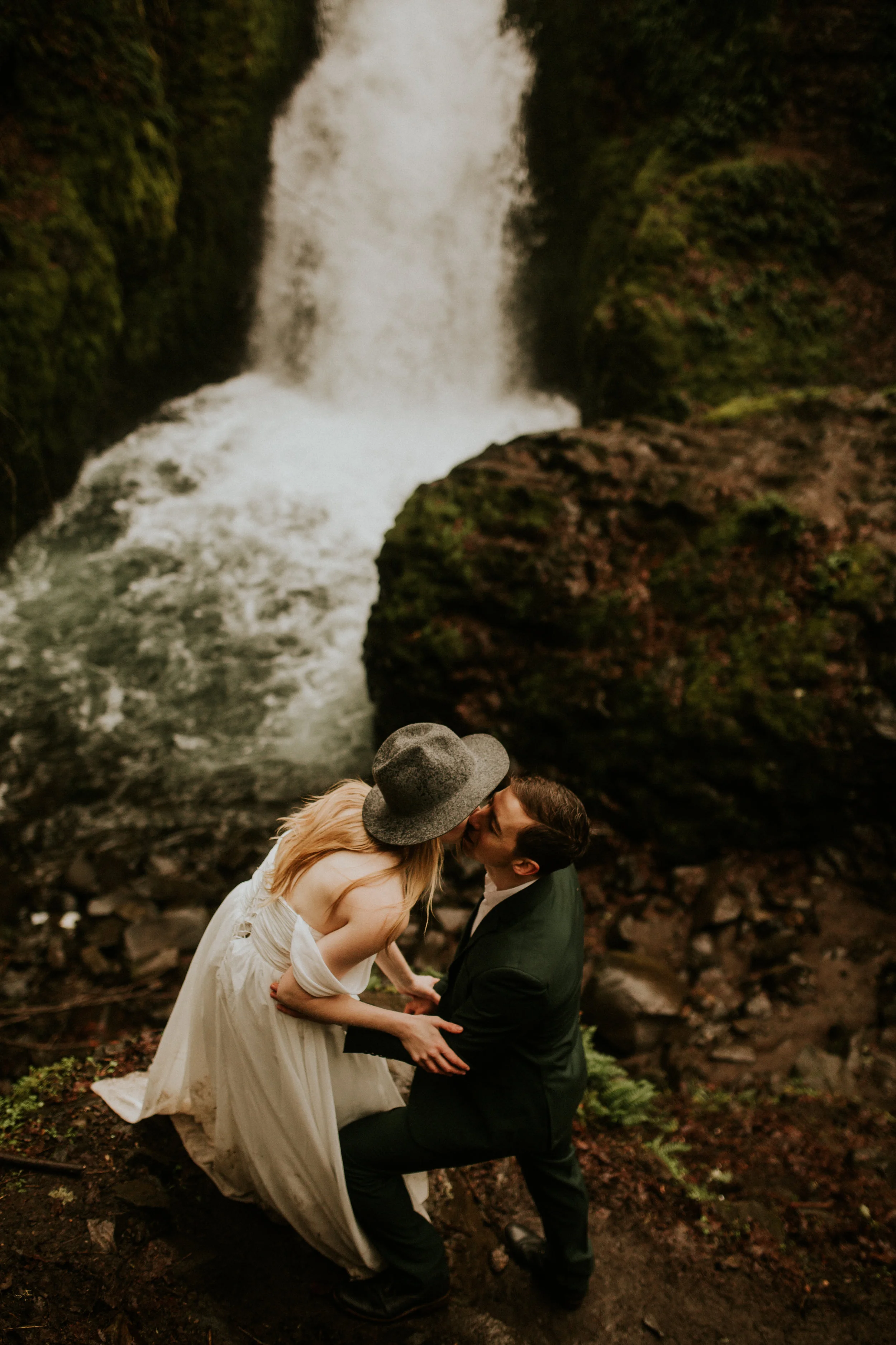 Elope-oregon-portland-bridal-veil-falls-elopement-breeanna-lasher-85.jpg