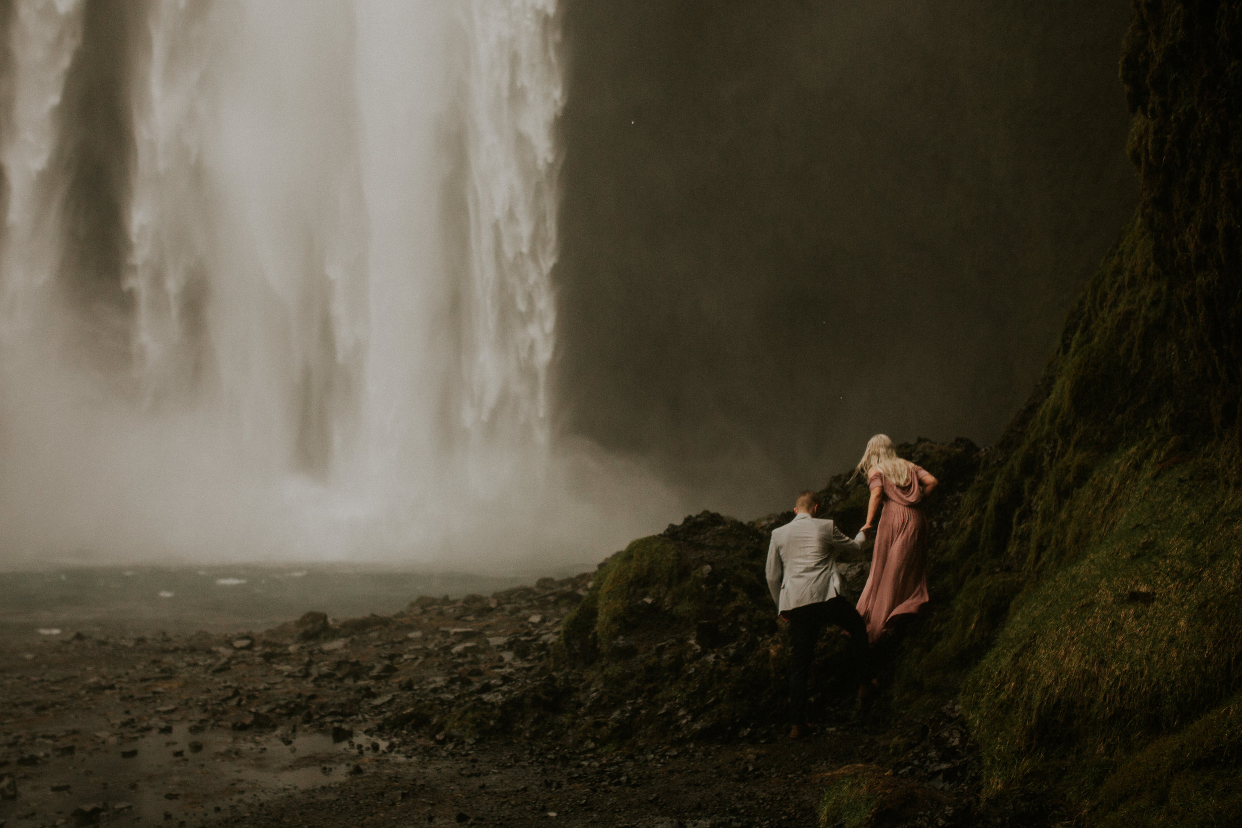 iceland wedding photograpaher breeanna lasher skogafoss