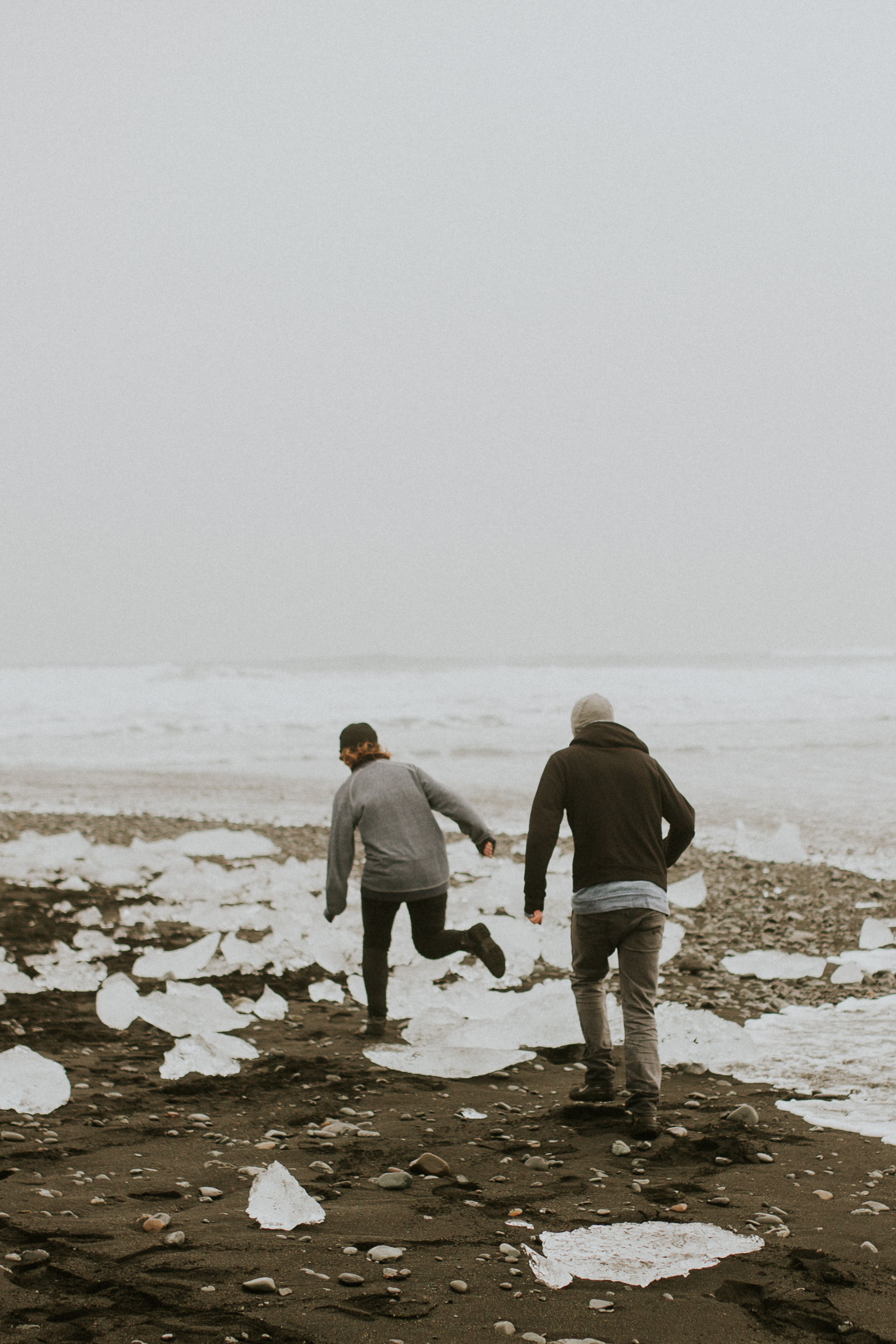 black diomond beach in iceland vanlife engagement session photographer&nbsp;