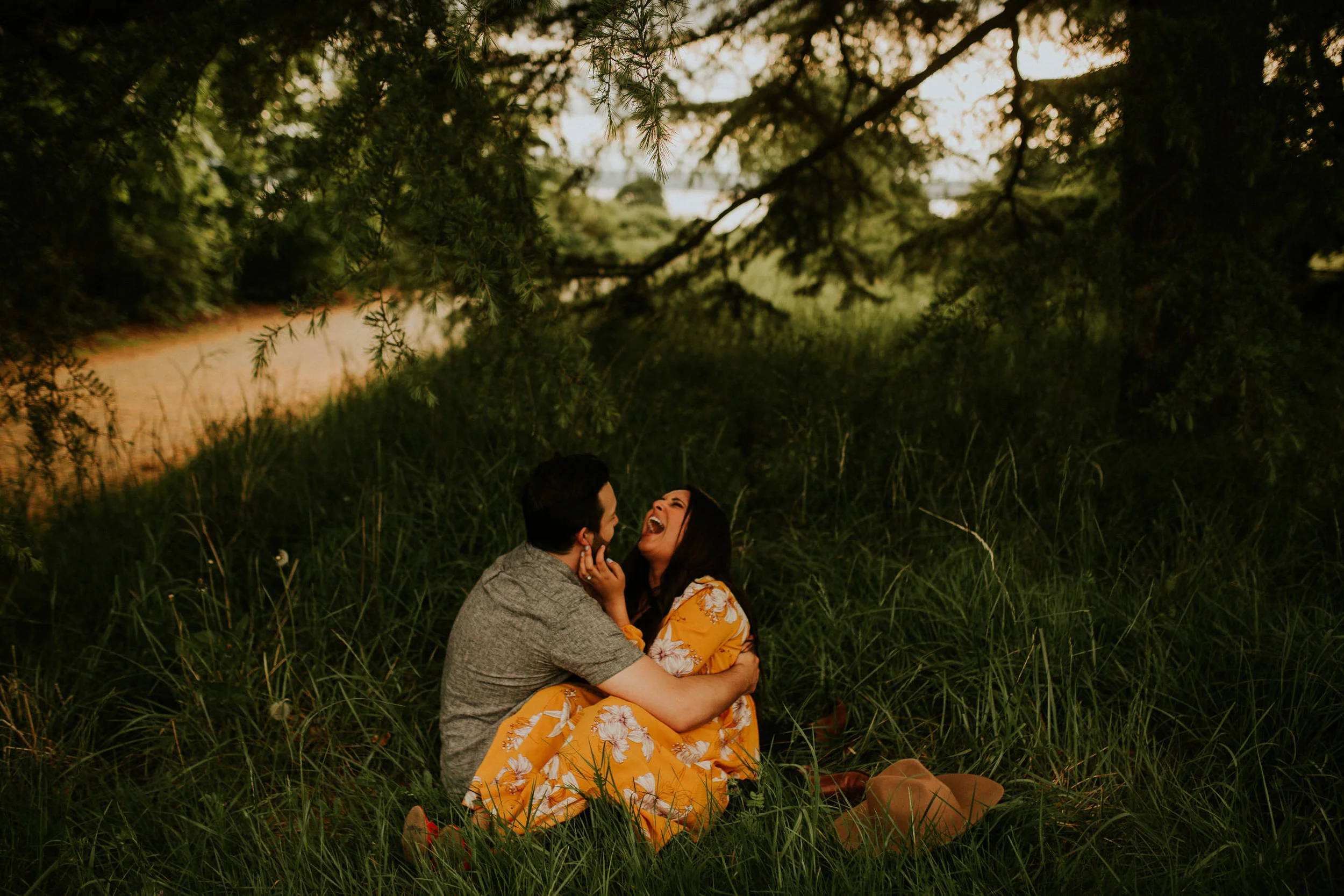 Seattle engagement session spring grass snuggly adventure photographer&nbsp;