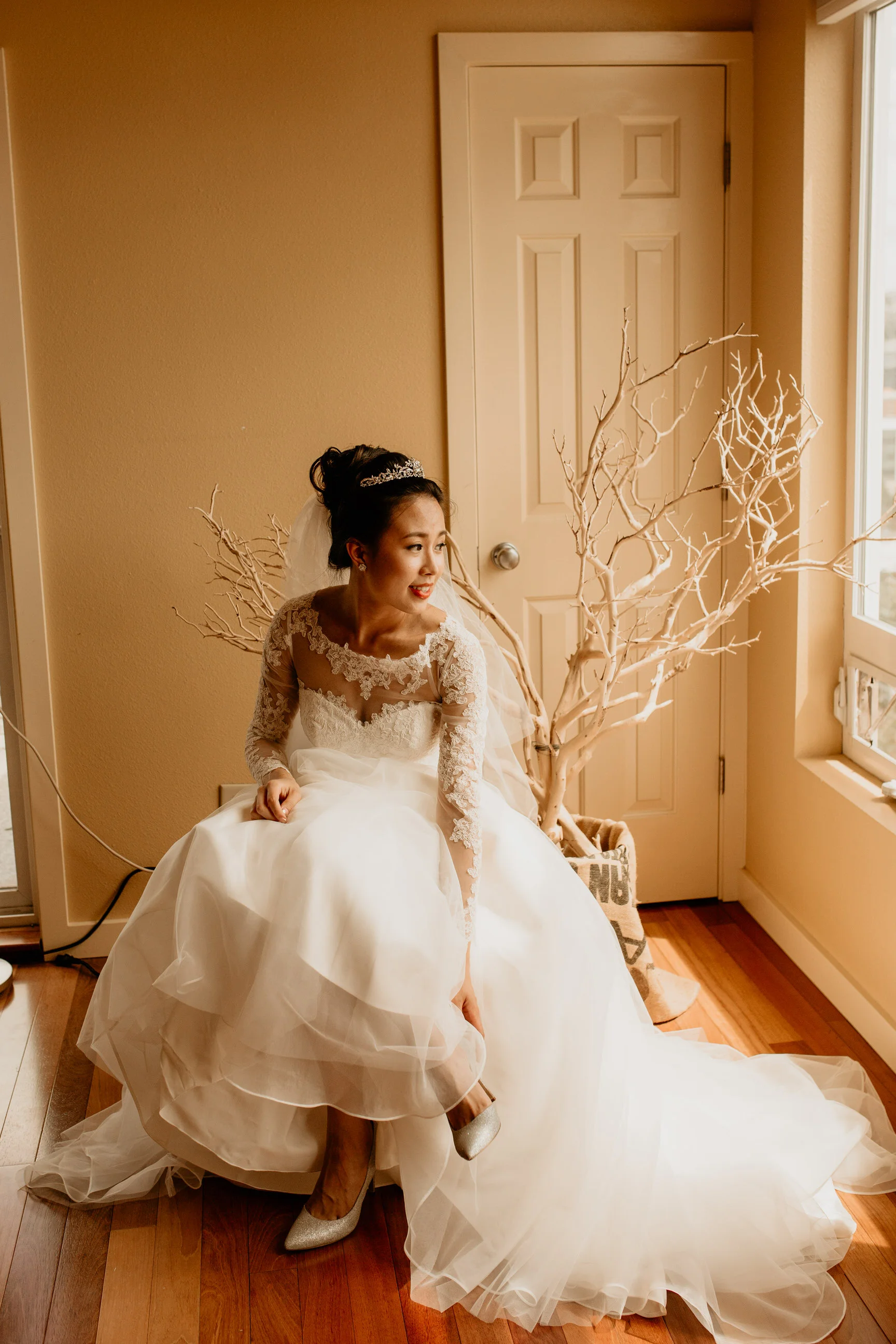 Pnw elopement photographer - pnw wedding photographer - pnw intimate wedding - Seattle elopement photographer - Seattle intimate wedding photographer - Seattle Kerry park elopement - Seattle parson’s gardens elopement - asian wedding - olympic natio…