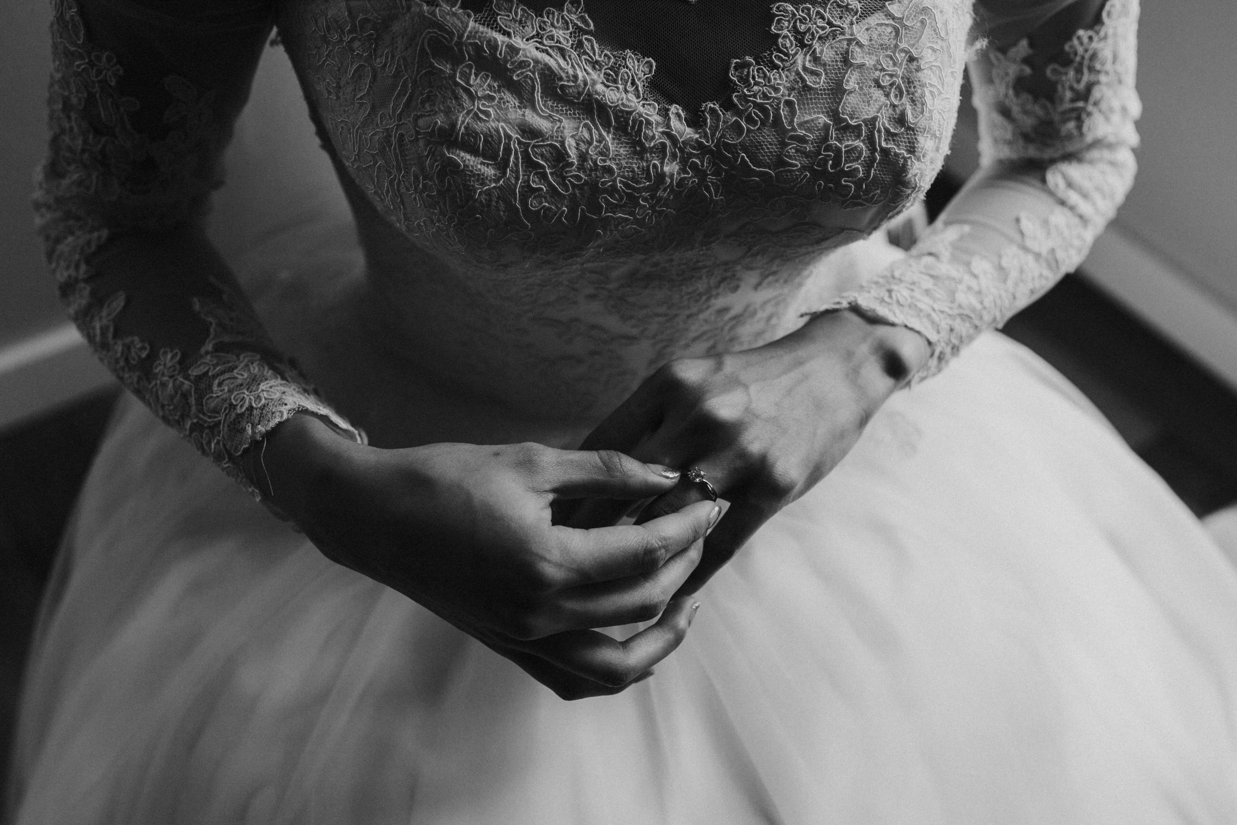 Pnw elopement photographer - pnw wedding photographer - pnw intimate wedding - Seattle elopement photographer - Seattle intimate wedding photographer - Seattle Kerry park elopement - Seattle parson’s gardens elopement - asian wedding - olympic natio…