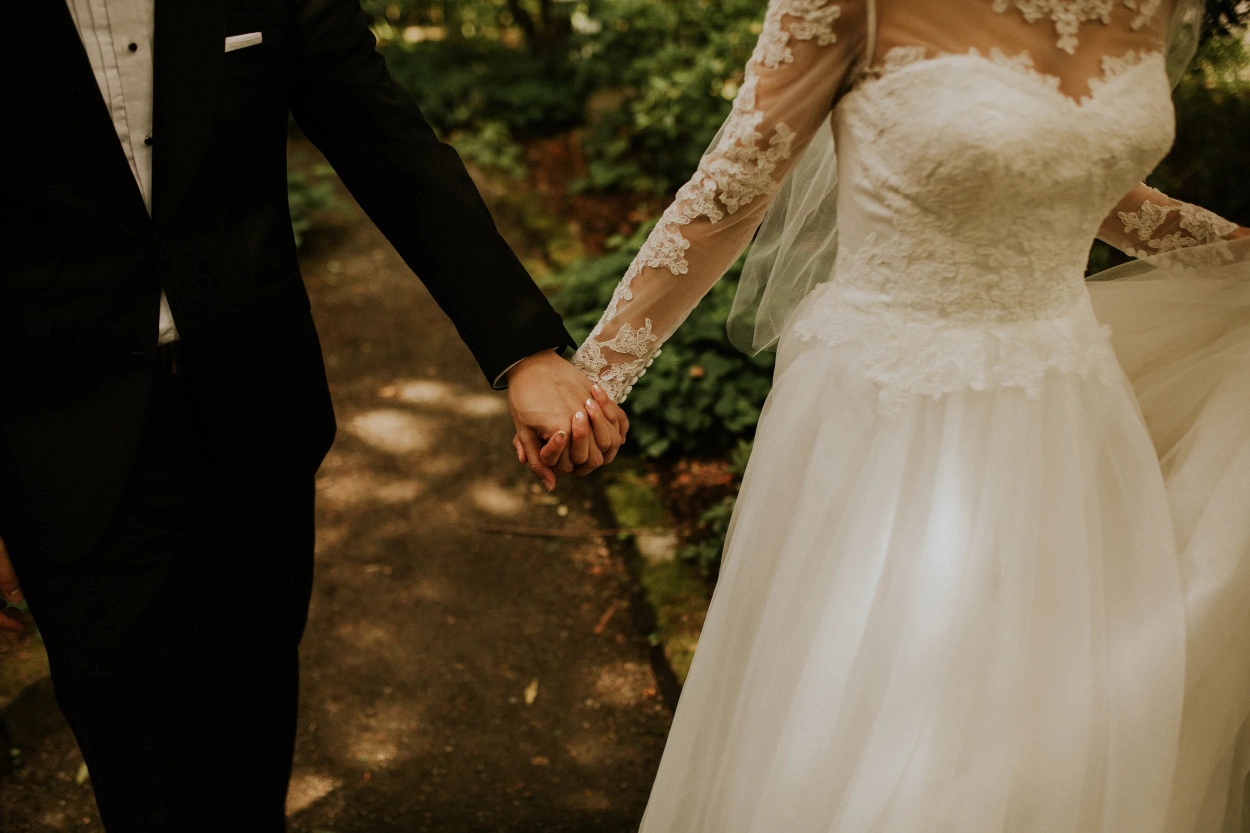 Pnw elopement photographer - pnw wedding photographer - pnw intimate wedding - Seattle elopement photographer - Seattle intimate wedding photographer - Seattle Kerry park elopement - Seattle parson’s gardens elopement - asian wedding - olympic natio…