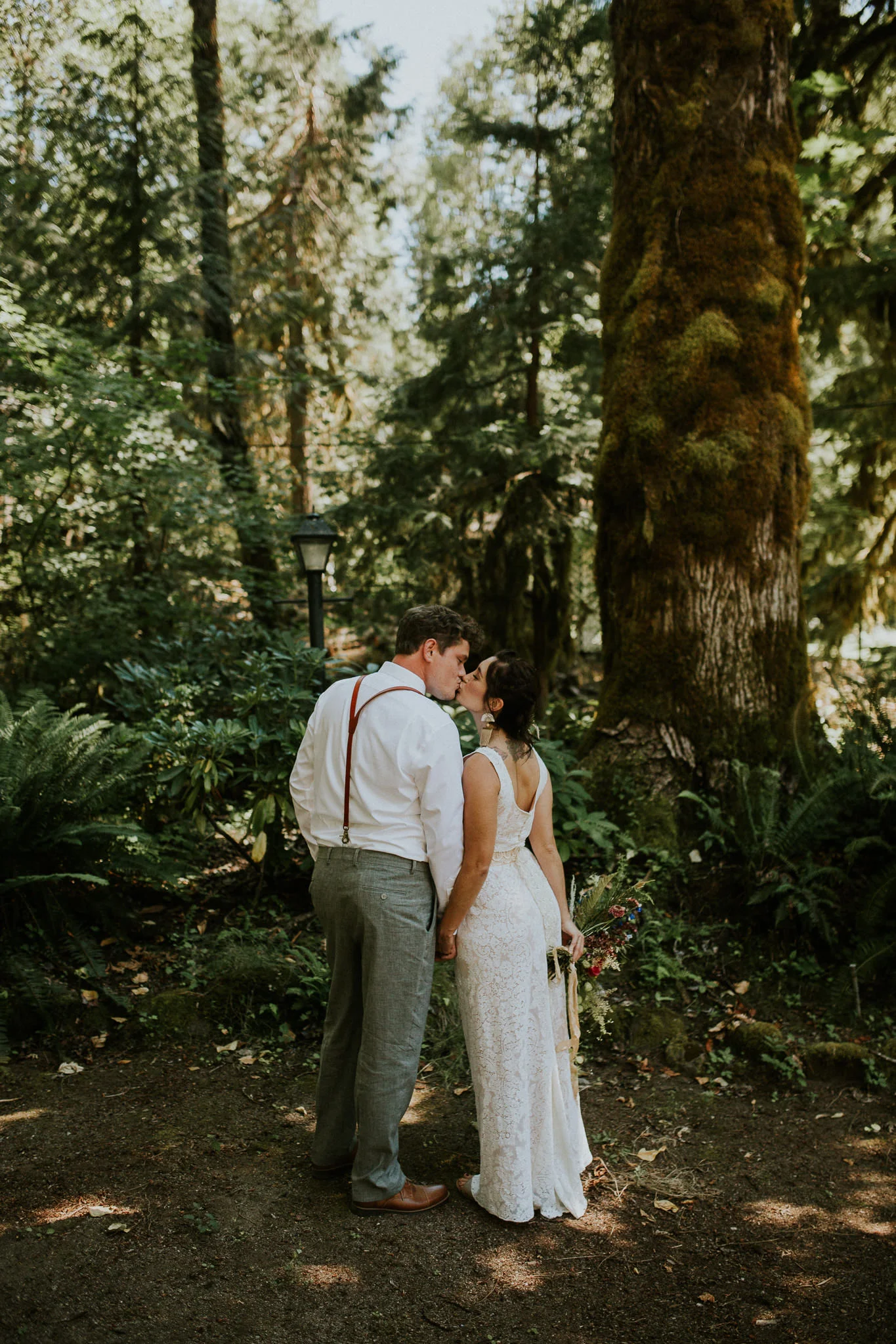 Portland elopement photographers, Oregon wedding photographers, Oregon intimate wedding, Seattle elopement photographers, oregon intimate wedding photographers, Eugene Oregon elopement, Seattle parson’s gardens elopement, painted hills elopement, ol…