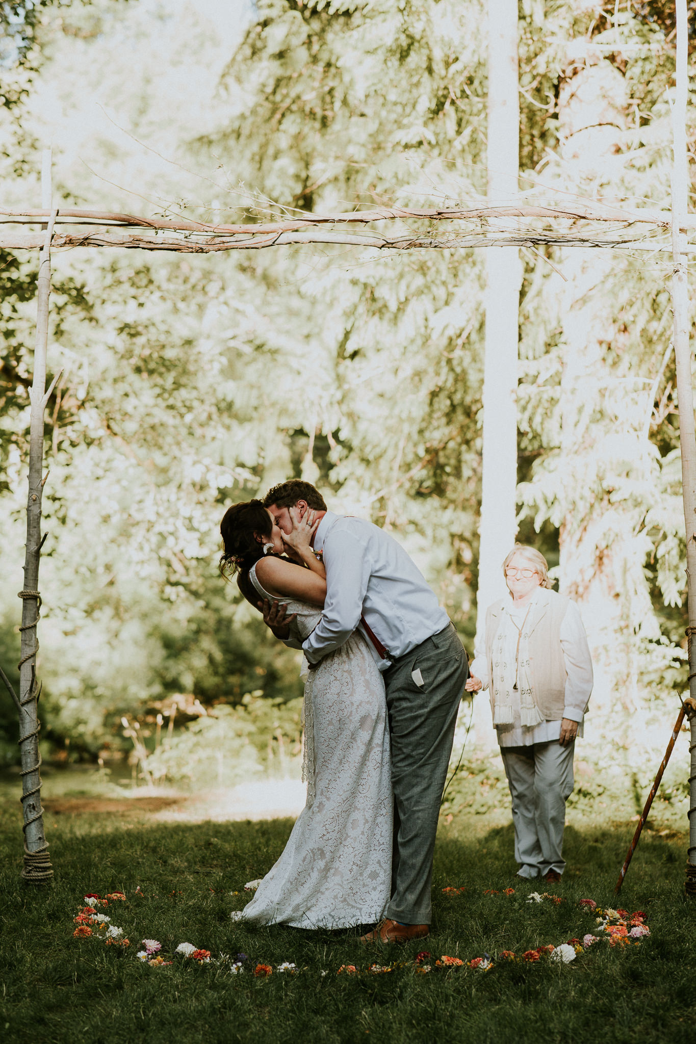 mackenzie river stone bridge cottages, oregon elopement photographers, pnw wedding photographes, pnw intimate weddings, Seattle elopement photographers, oregon intimate wedding photographers, Eugene Oregon elopement, Seattle parson’s gardens elopeme…
