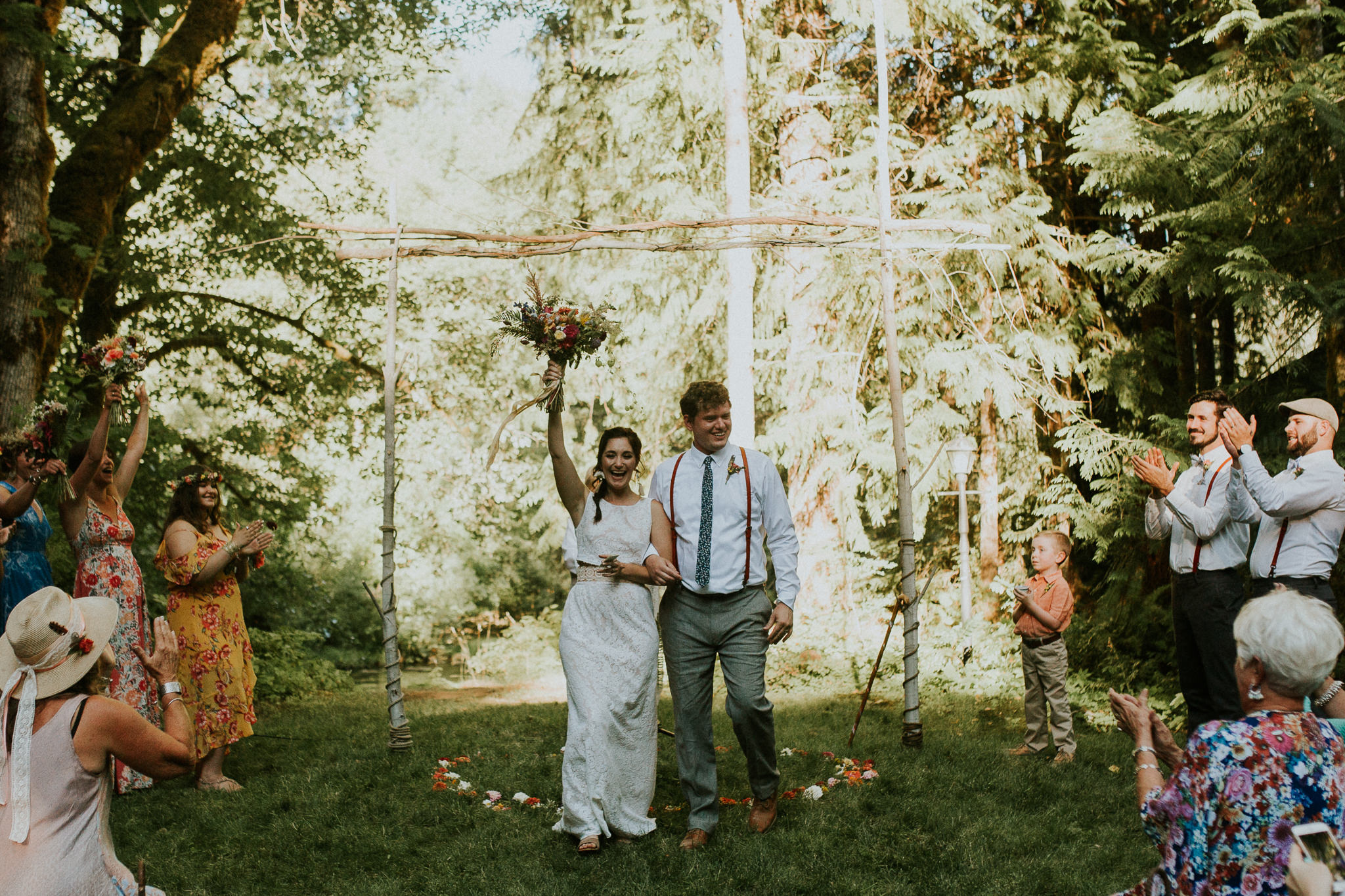 mackenzie river stone bridge cottages, oregon elopement photographers, pnw wedding photographes, pnw intimate weddings, Seattle elopement photographers, oregon intimate wedding photographers, Eugene Oregon elopement, Seattle parson’s gardens elopeme…
