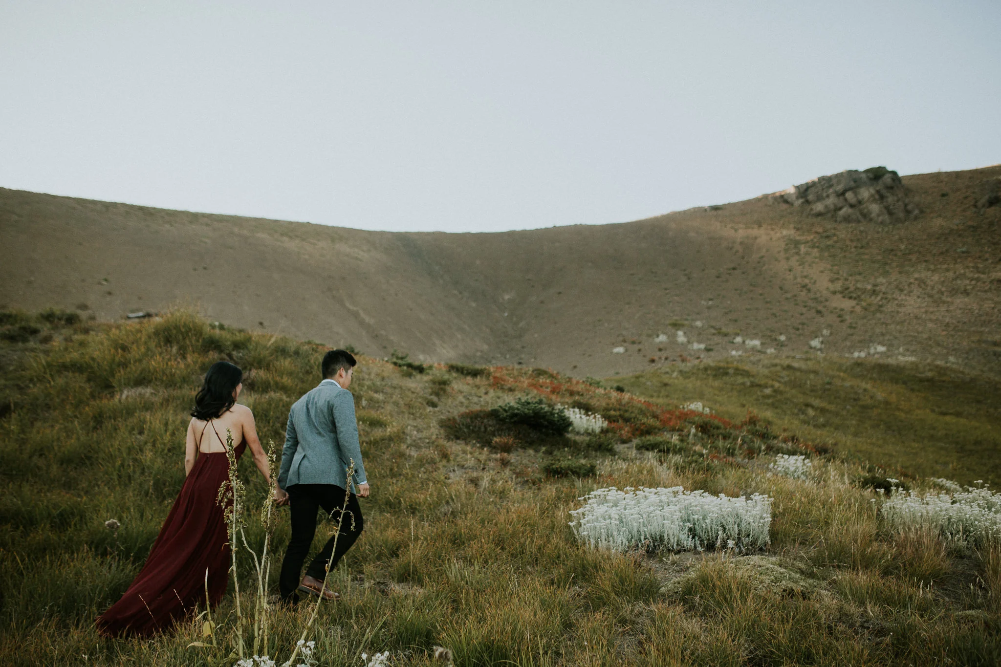 Want engagement photos in the pnw, Pnw elopement photographer, pnw wedding photographer, pnw intimate wedding, Seattle elopement photographer, oregon intimate wedding photographer, Eugene Oregon elopement, Seattle parson’s gardens elopement, painte…