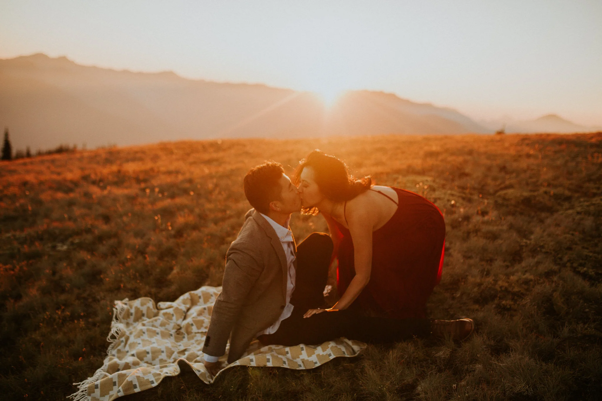 Pnw elopement photographer, pnw wedding photographer, pnw intimate wedding, Seattle elopement photographer, oregon intimate wedding photographer, Eugene Oregon elopement, Seattle parson’s gardens elopement, painted hills elopement, olympic national…