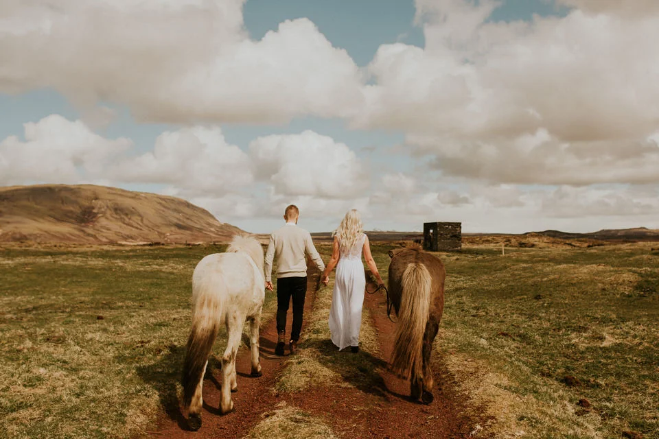 ICELAND-Icelandic-horse-bridal-session-26.jpg