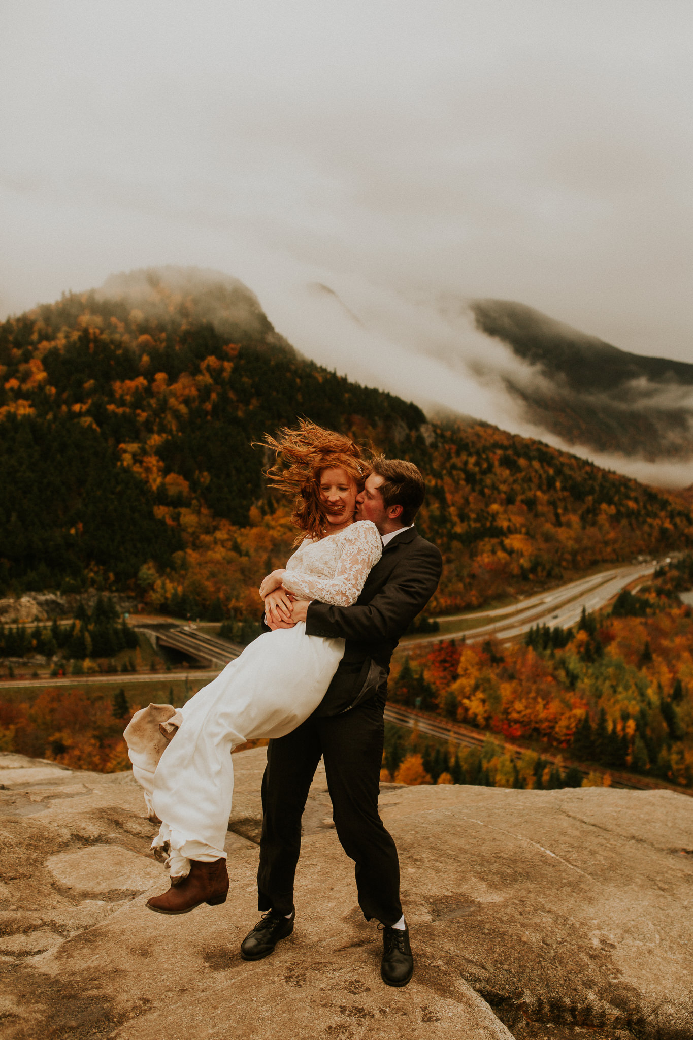 New hampshire elopement in Autumn, the white mountains look beautiful!!