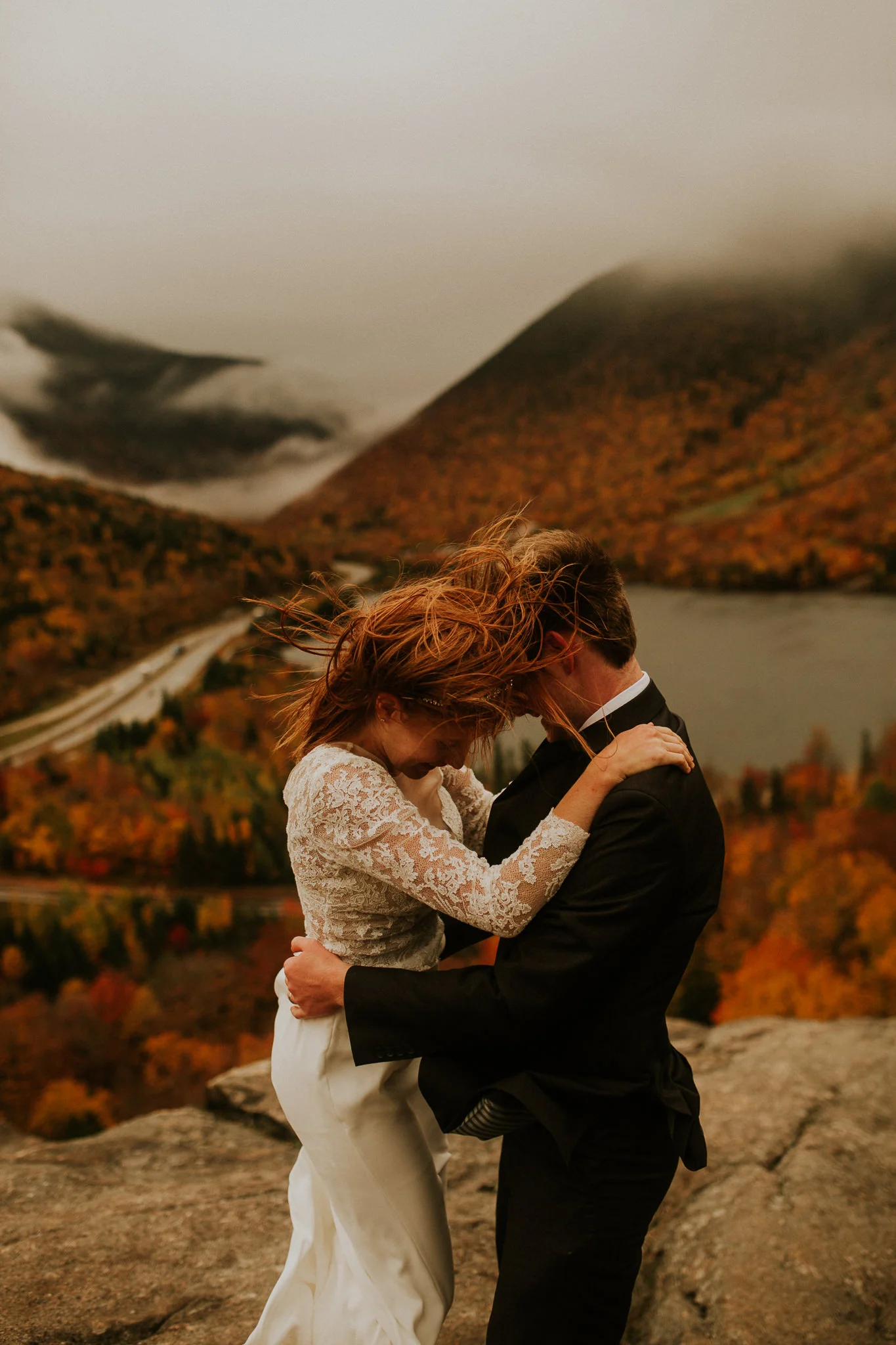 Intimate wedding in the fall. New hampshire elopement in Autumn