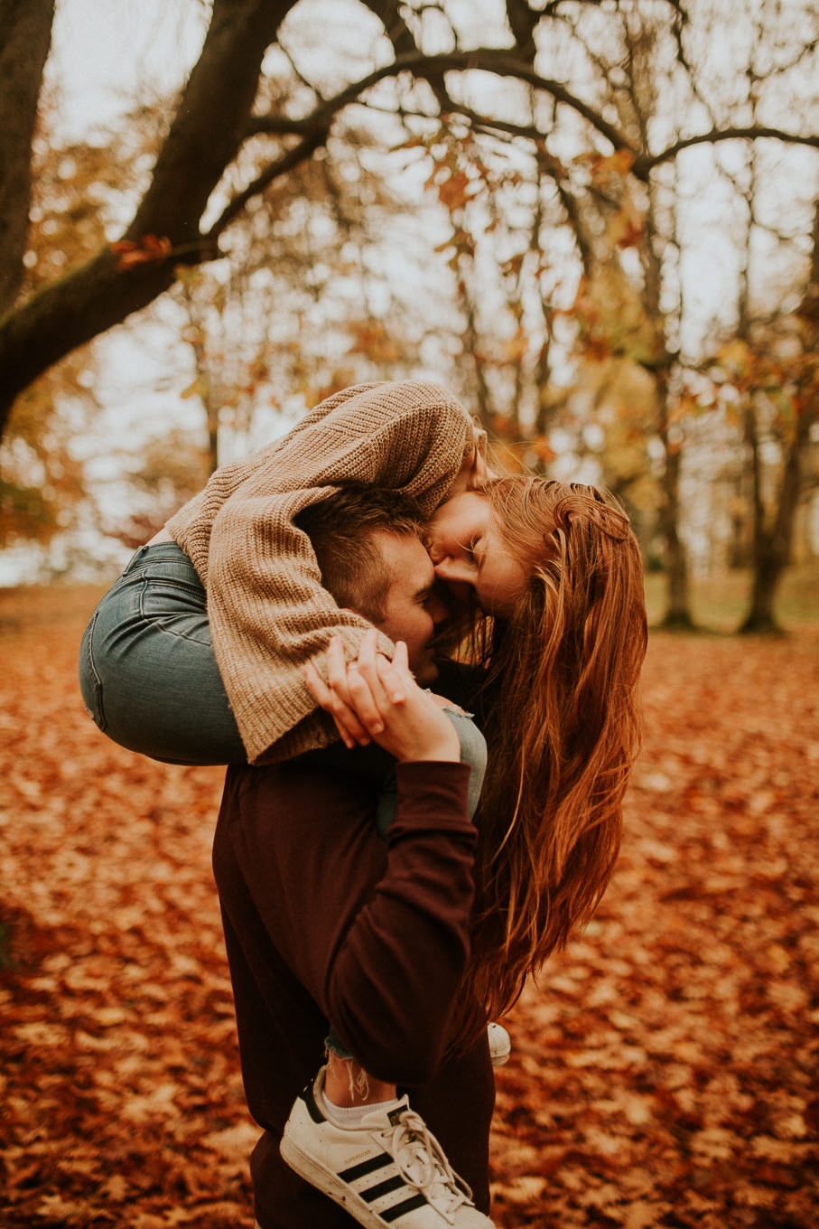 Autumn engagement photos in Tacoma