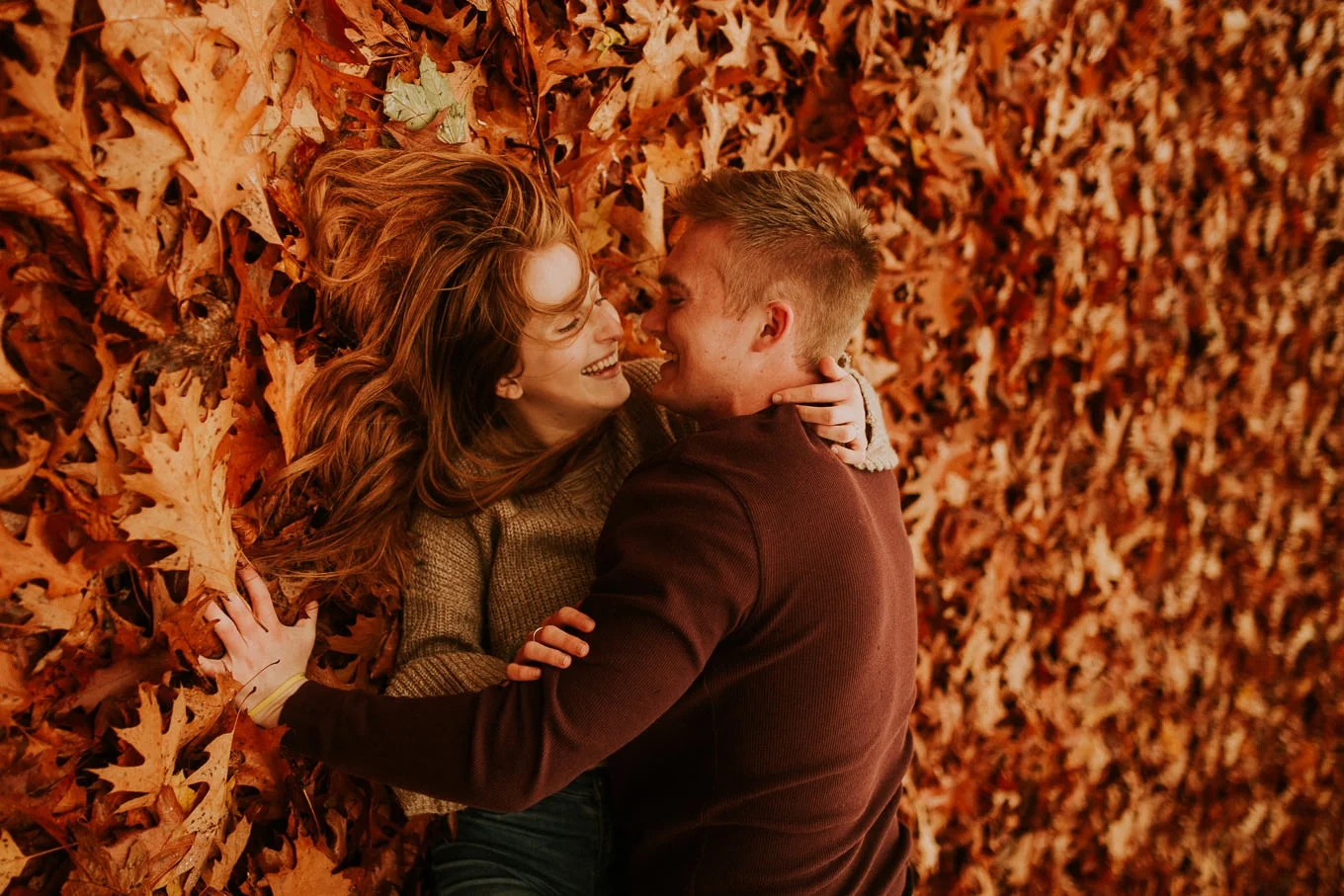 Engagement photo of couple kissing in the rain PNW weather by Snoqualmie Falls Seattle Washington