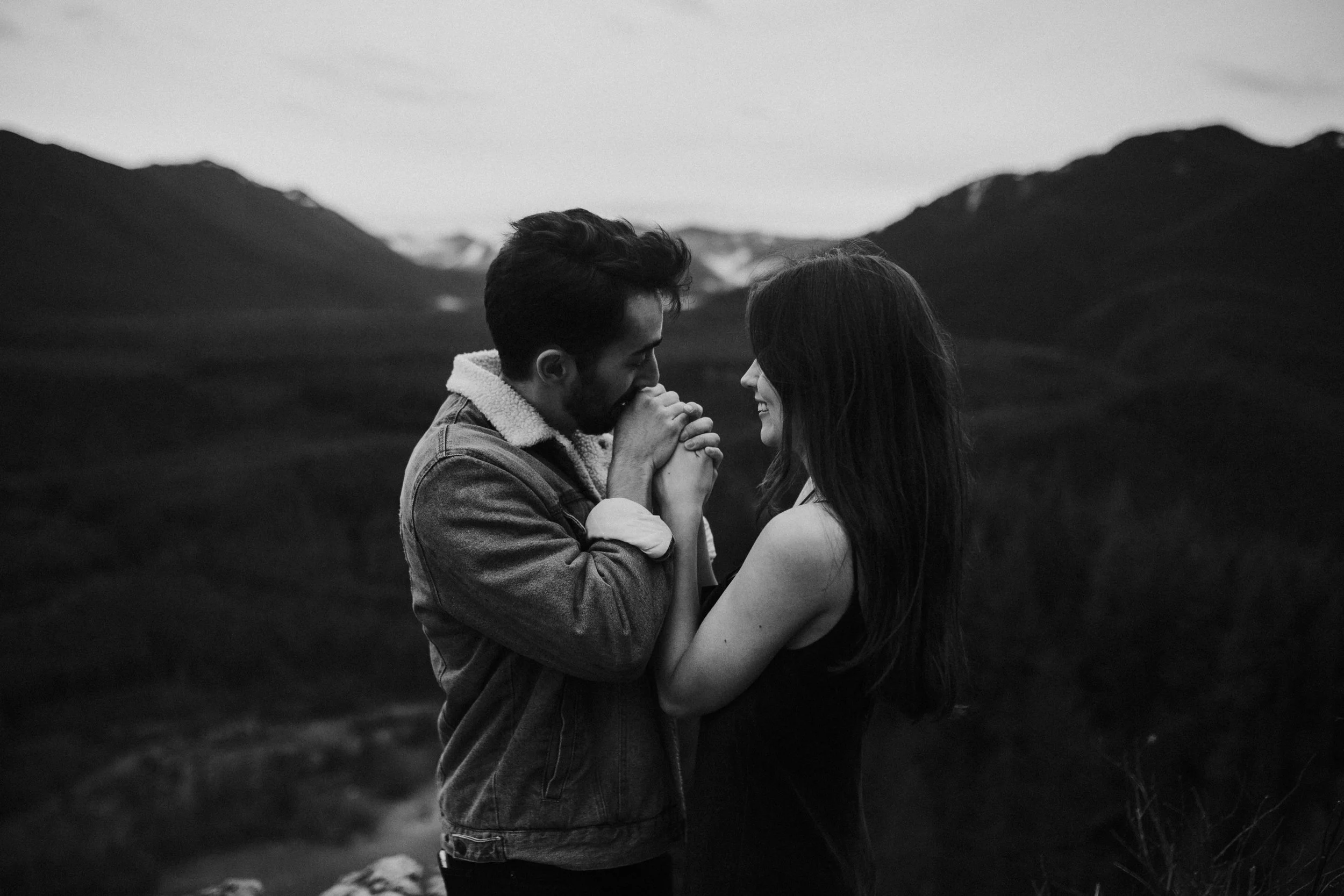 Rattlesnake ridge engagement photography - rattlesnake lake - north bend photos - snoqualmie pass photographer - snoqualmie falls engagement photography - best north bend engagement locations - best snoqualmie pass photoshoot locations - best Seattle photographers - rattlesnake ridge hike - rattlesnake ledge hike - best engagement photos outfits - best Seattle photography - denim on denim engagements photos - mountain locations