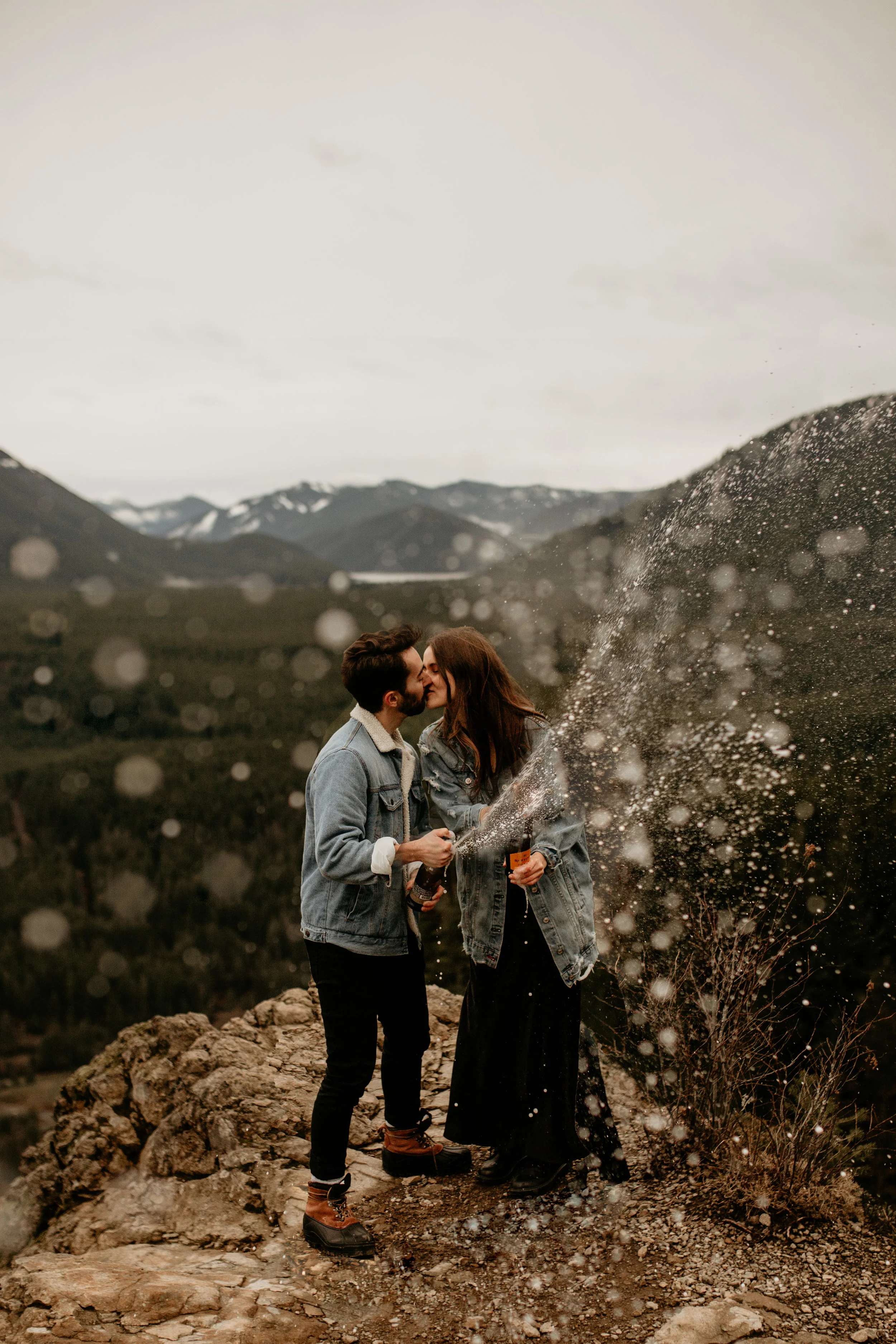 Rattlesnake ridge engagement photography - rattlesnake lake - north bend photos - snoqualmie pass photographer - snoqualmie falls engagement photography - best north bend engagement locations - best snoqualmie pass photoshoot locations - best Seattle photographers - rattlesnake ridge hike - rattlesnake ledge hike - best engagement photos outfits - best Seattle photography - denim on denim engagements photos - mountain locations