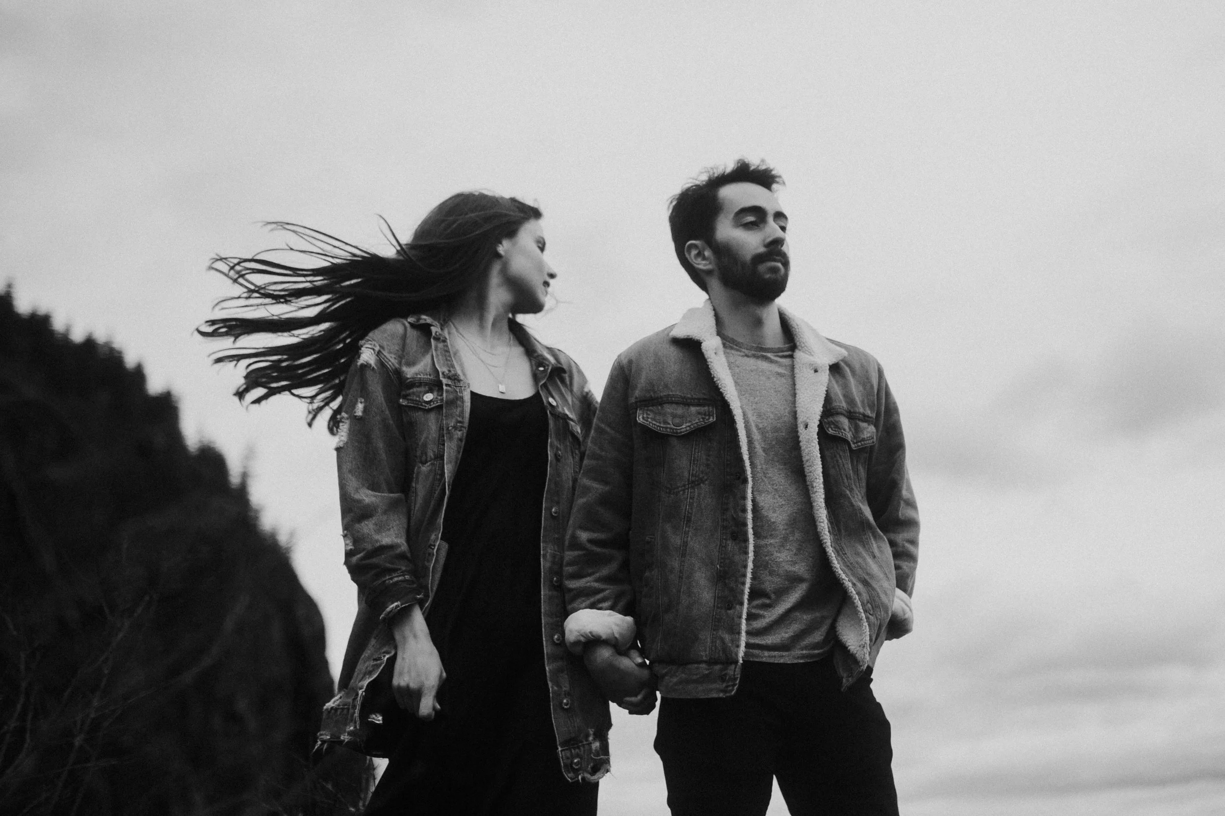 Rattlesnake ridge engagement photography - rattlesnake lake - north bend photos - snoqualmie pass photographer - snoqualmie falls engagement photography - best north bend engagement locations - best snoqualmie pass photoshoot locations - best Seattle photographers - rattlesnake ridge hike - rattlesnake ledge hike - best engagement photos outfits - best Seattle photography - denim on denim engagements photos - mountain locations