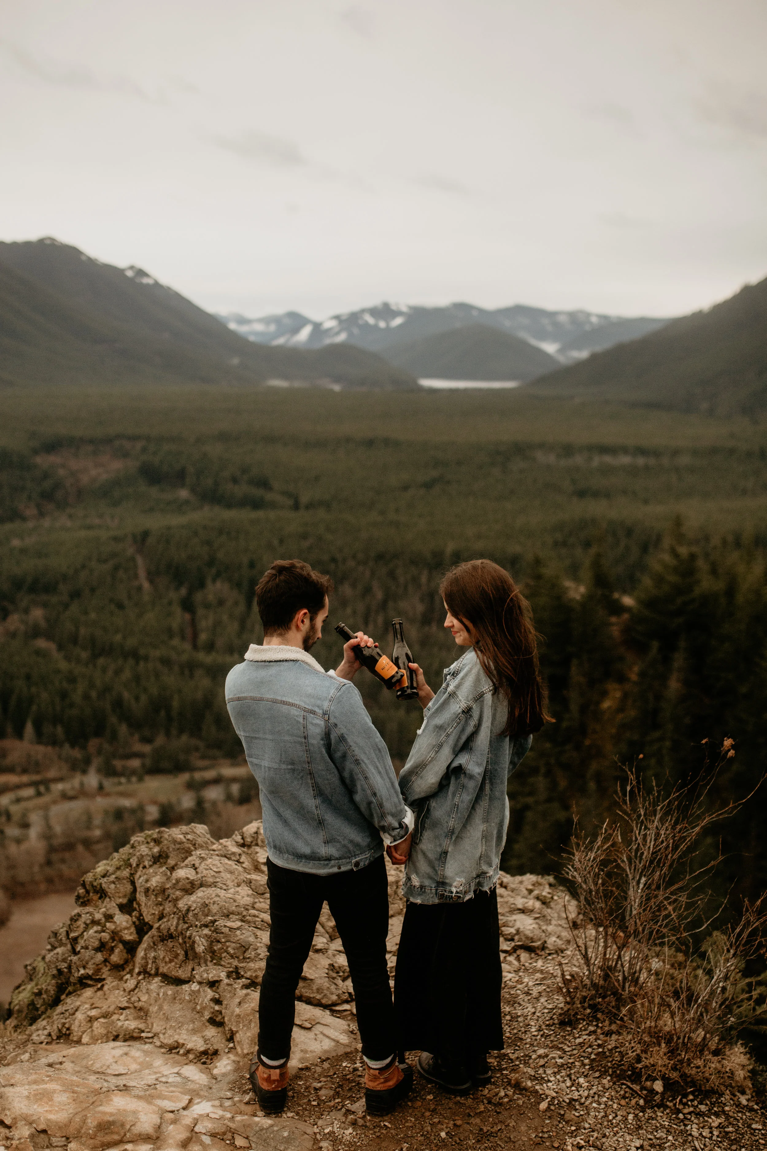 Rattlesnake ridge engagement photography - rattlesnake lake - north bend photos - snoqualmie pass photographer - snoqualmie falls engagement photography - best north bend engagement locations - best snoqualmie pass photoshoot locations - best Seattle photographers - rattlesnake ridge hike - rattlesnake ledge hike - best engagement photos outfits - best Seattle photography - denim on denim engagements photos - mountain locations