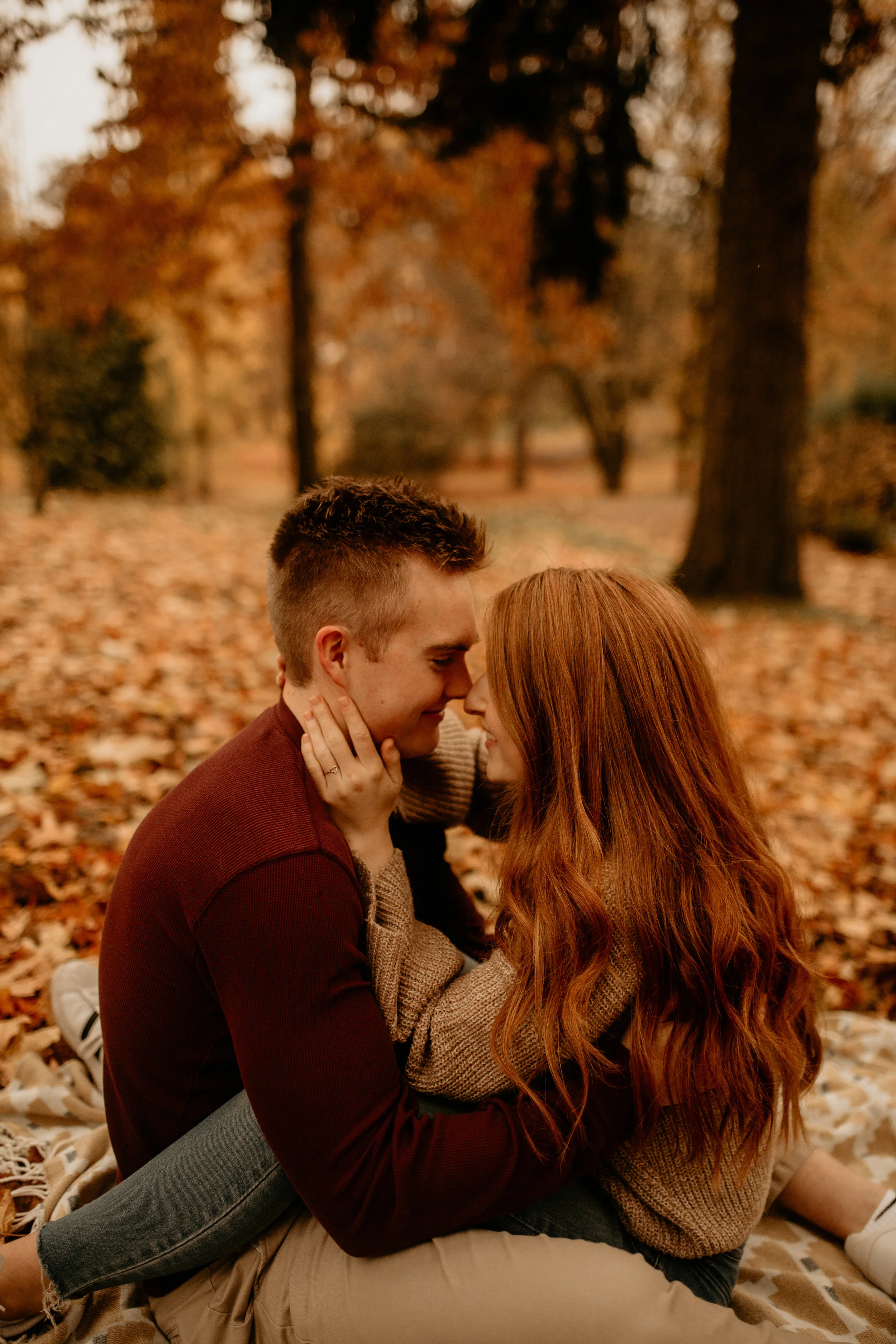 Tacoma engagement photography - Tacoma Wright Park - Tacoma wright park photos - Tacoma wedding photographer - Wright Park engagement photography - best tacoma engagement locations - best tacoma photoshoot locations - best Tacoma photographers - Tacoma best parks - best engagement photos outfits - best Tacoma photography - denim on denim engagements photos - Autumn locations - fall engagement session outfit inspiration -autumn sweater engagement session - fall engagement photos - autumn engagement photos