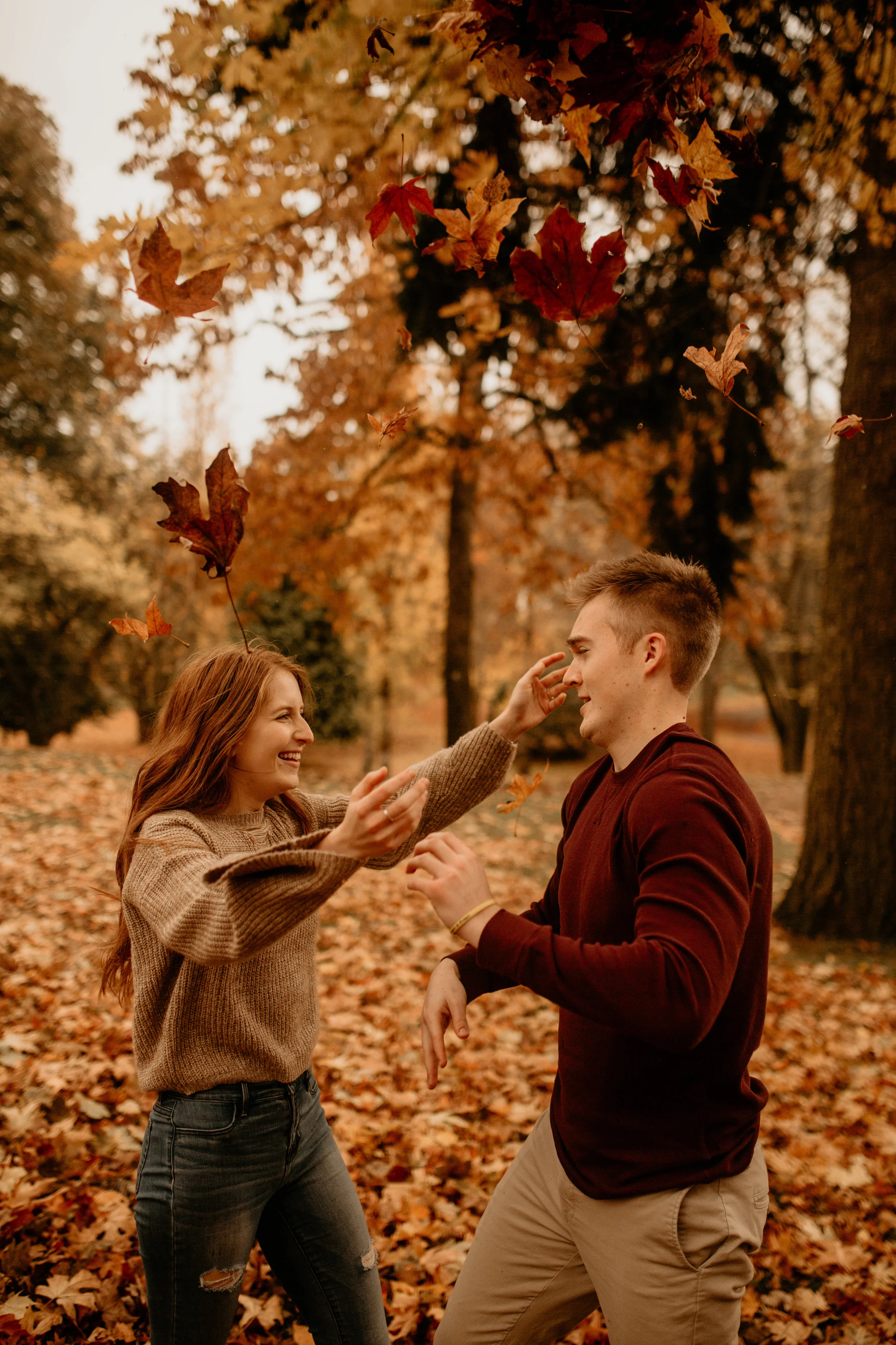 Tacoma engagement photography - Tacoma Wright Park - Tacoma wright park photos - Tacoma wedding photographer - Wright Park engagement photography - best tacoma engagement locations - best tacoma photoshoot locations - best Tacoma photographers - Tacoma best parks - best engagement photos outfits - best Tacoma photography - denim on denim engagements photos - Autumn locations - fall engagement session outfit inspiration -autumn sweater engagement session - fall engagement photos - autumn engagement photos