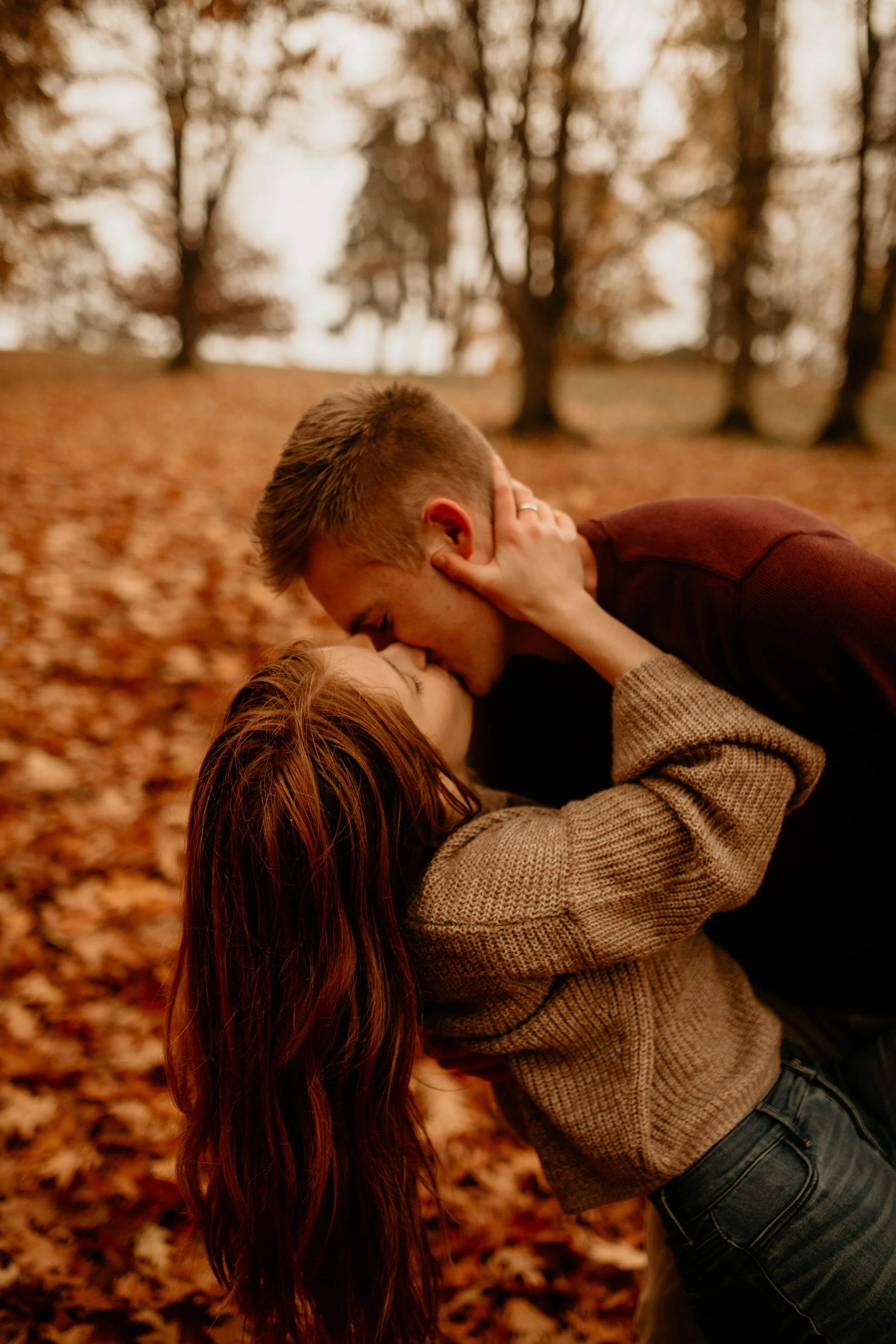 Tacoma engagement photography - Tacoma Wright Park - Tacoma wright park photos - Tacoma wedding photographer - Wright Park engagement photography - best tacoma engagement locations - best tacoma photoshoot locations - best Tacoma photographers - Tacoma best parks - best engagement photos outfits - best Tacoma photography - denim on denim engagements photos - Autumn locations - fall engagement session outfit inspiration -autumn sweater engagement session - fall engagement photos - autumn engagement photos