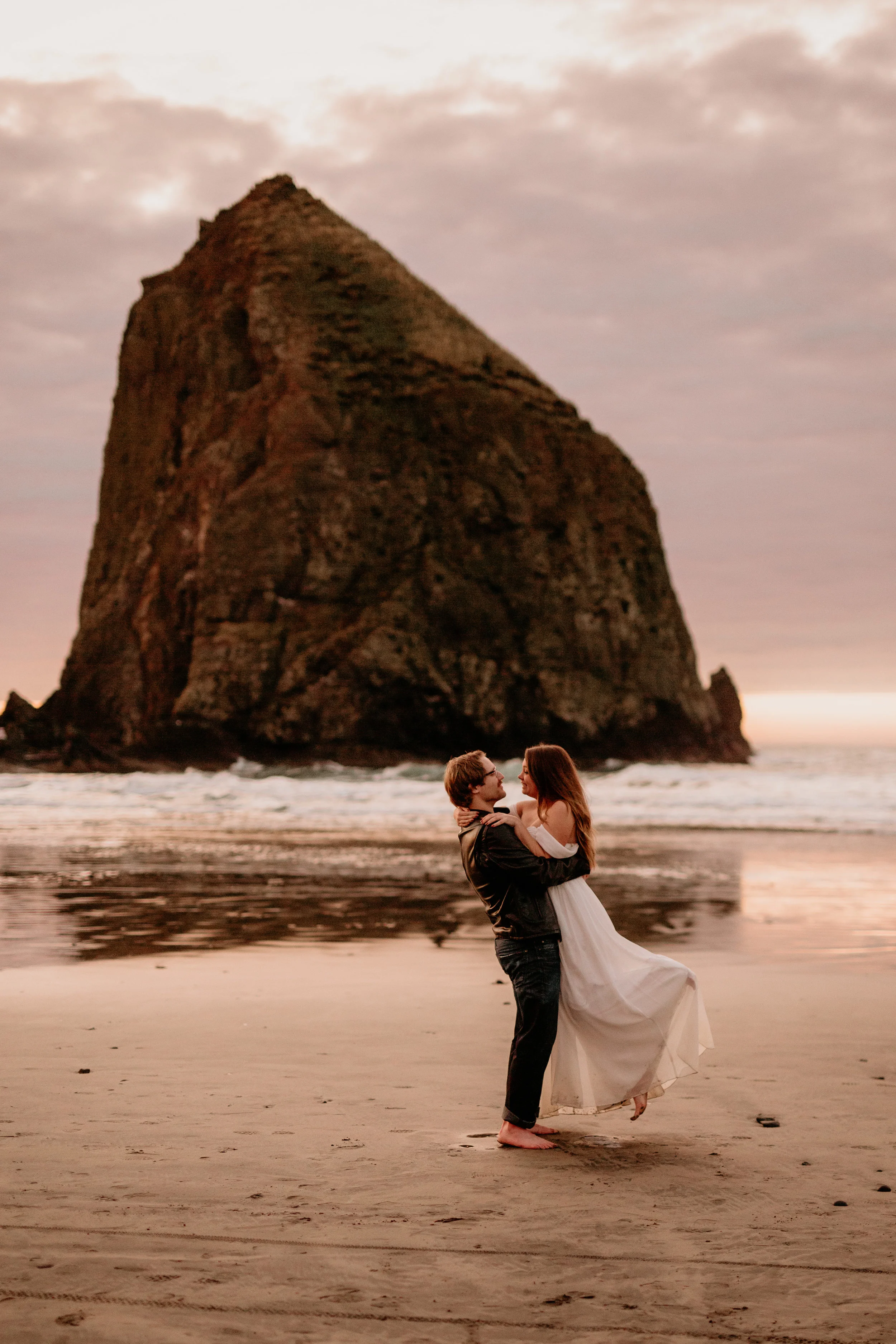Cannon Beach photography - Cannon Beach sunset - cannon beach photos photos - cannon beach photographer - cannon beach Wedding photography - Oregon elopement locations - best PNW Elopement locations - best Oregon photographers - Cannon beach elopeme…