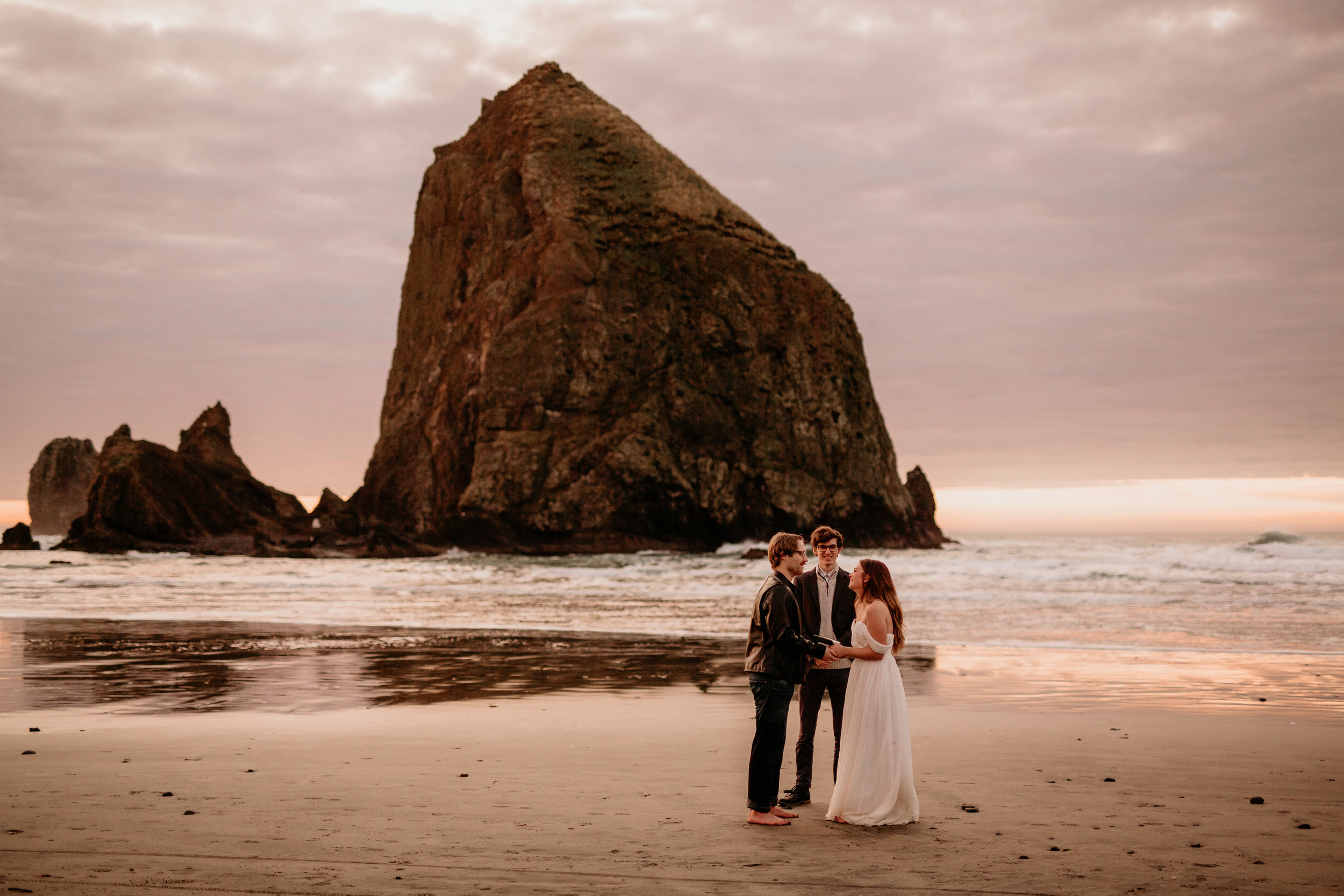 Cannon Beach photography - Cannon Beach sunset - cannon beach photos photos - cannon beach photographer - cannon beach Wedding photography - Oregon engagement locations - best PNW Elopement locations - best Oregon photographers - Cannon beach engag…