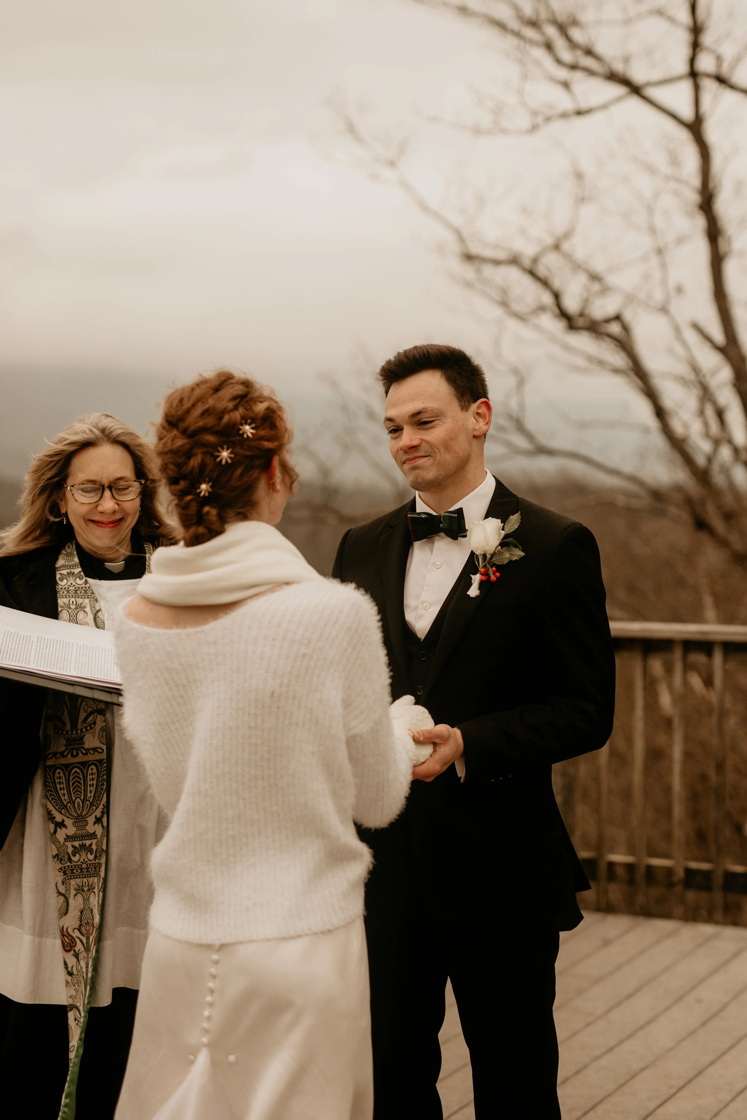 Have the best elopement- why choose an elopement- how to have the best elopement- why elope - how to tel your friends and family that you eloped - shenandoah national park photography - shenandoah national park elopement- shenandoah state park photo…