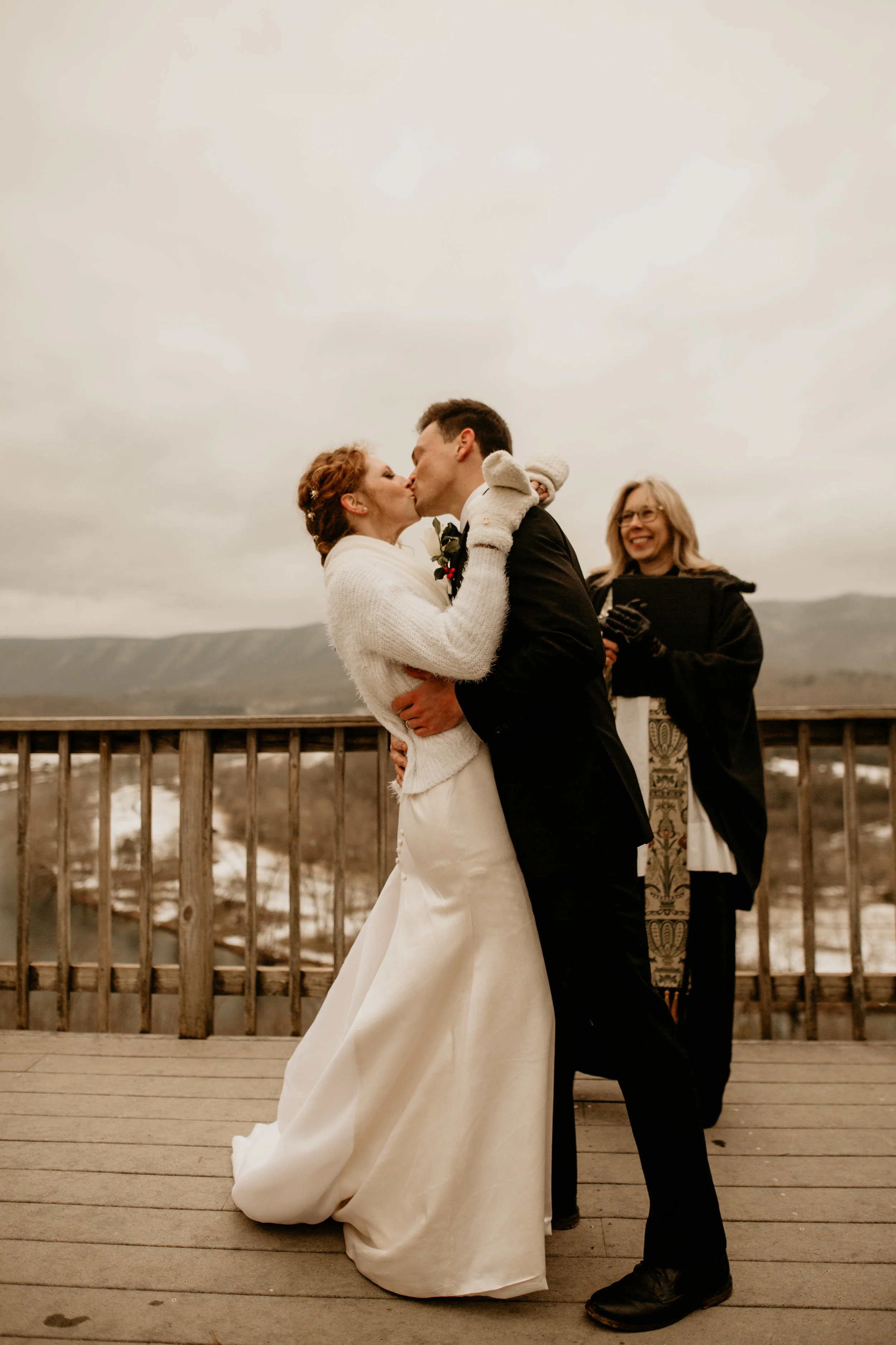 Have the best elopement- why choose an elopement- how to have the best elopement- why elope - how to tel your friends and family that you eloped - shenandoah national park photography - shenandoah national park elopement- shenandoah state park photo…