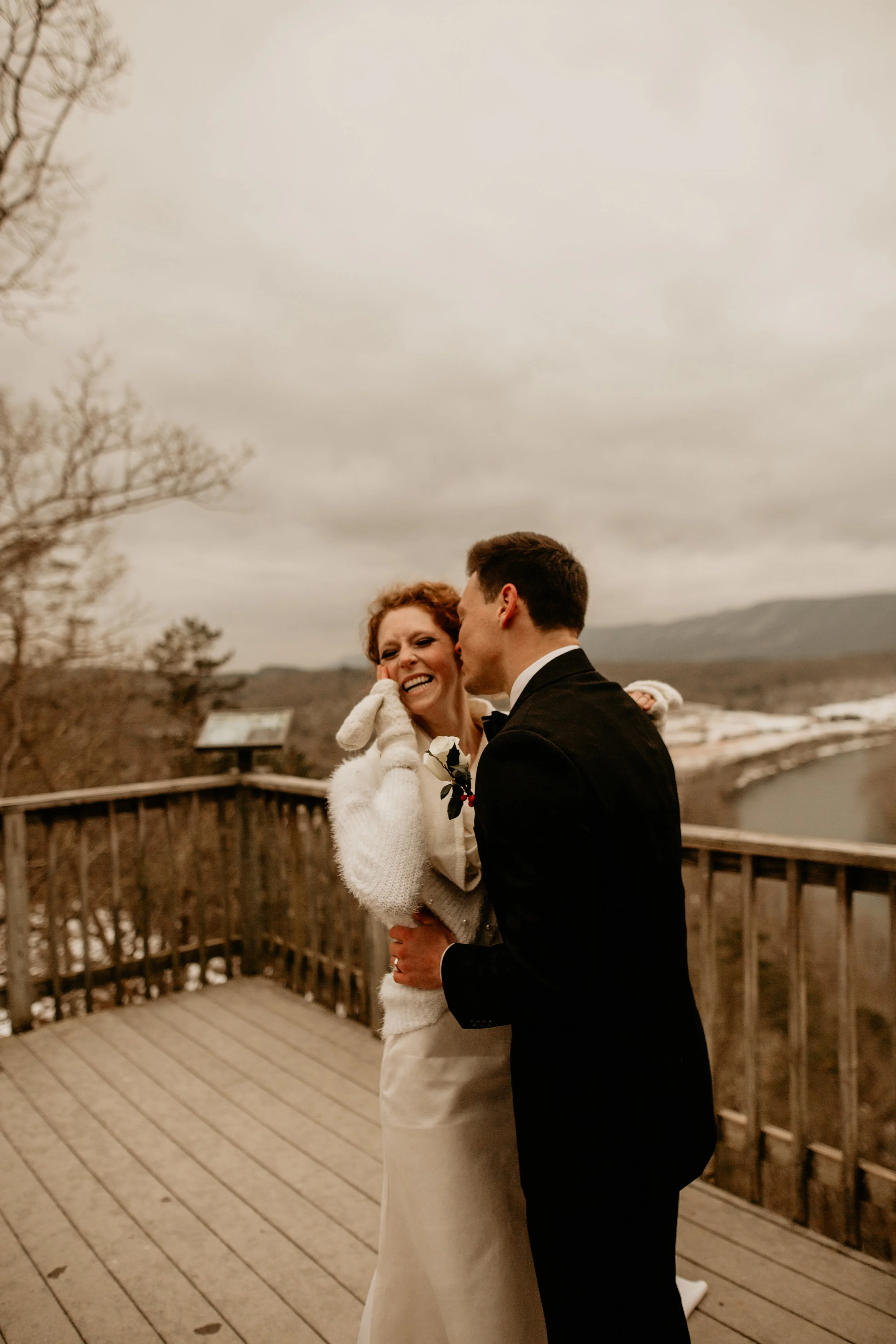 Have the best elopement- why choose an elopement- how to have the best elopement- why elope - how to tel your friends and family that you eloped - shenandoah national park photography - shenandoah national park elopement- shenandoah state park photo…