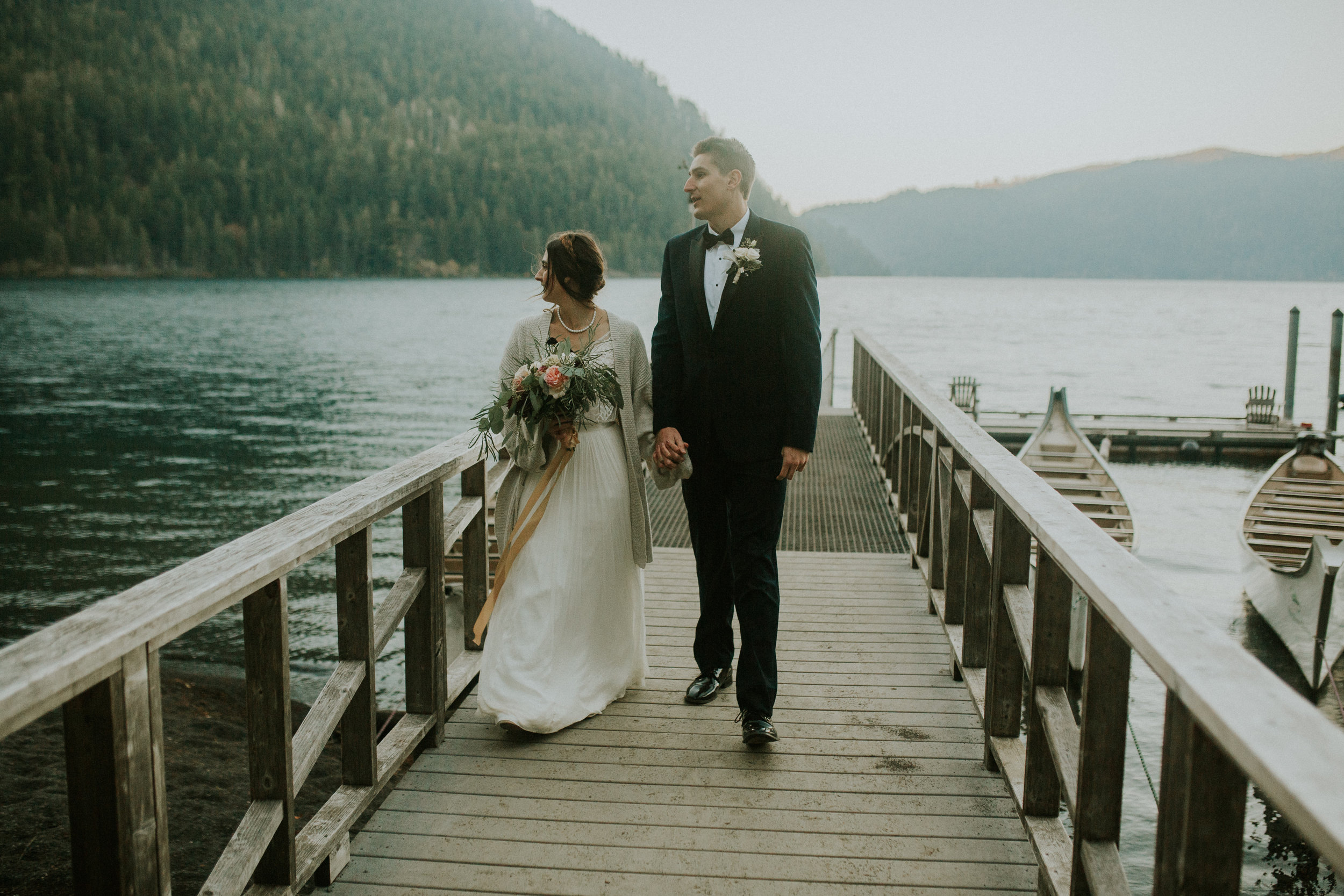 How to plan your elopement - how to pick your perfect elopement dress - how to pick the dress for your elopement - the perfect elopement dress - how to pick the right dress for your wedding - pick the right dress for your hiking elopement - how do y…