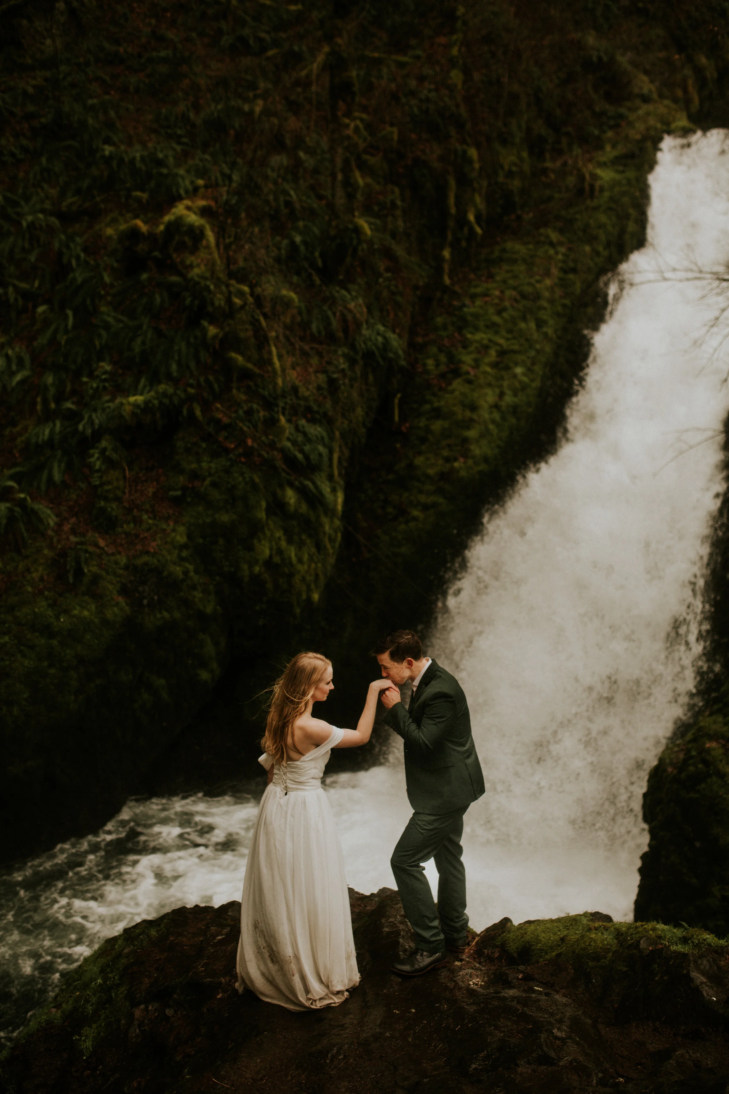How to pick the perfect elopement dress - how to pick a dress for your elopement - what to know before picking your Elopement dress - best adventurous wedding dresses - best elopement dresses - best hiking elopement dress choices - hiking elopement …
