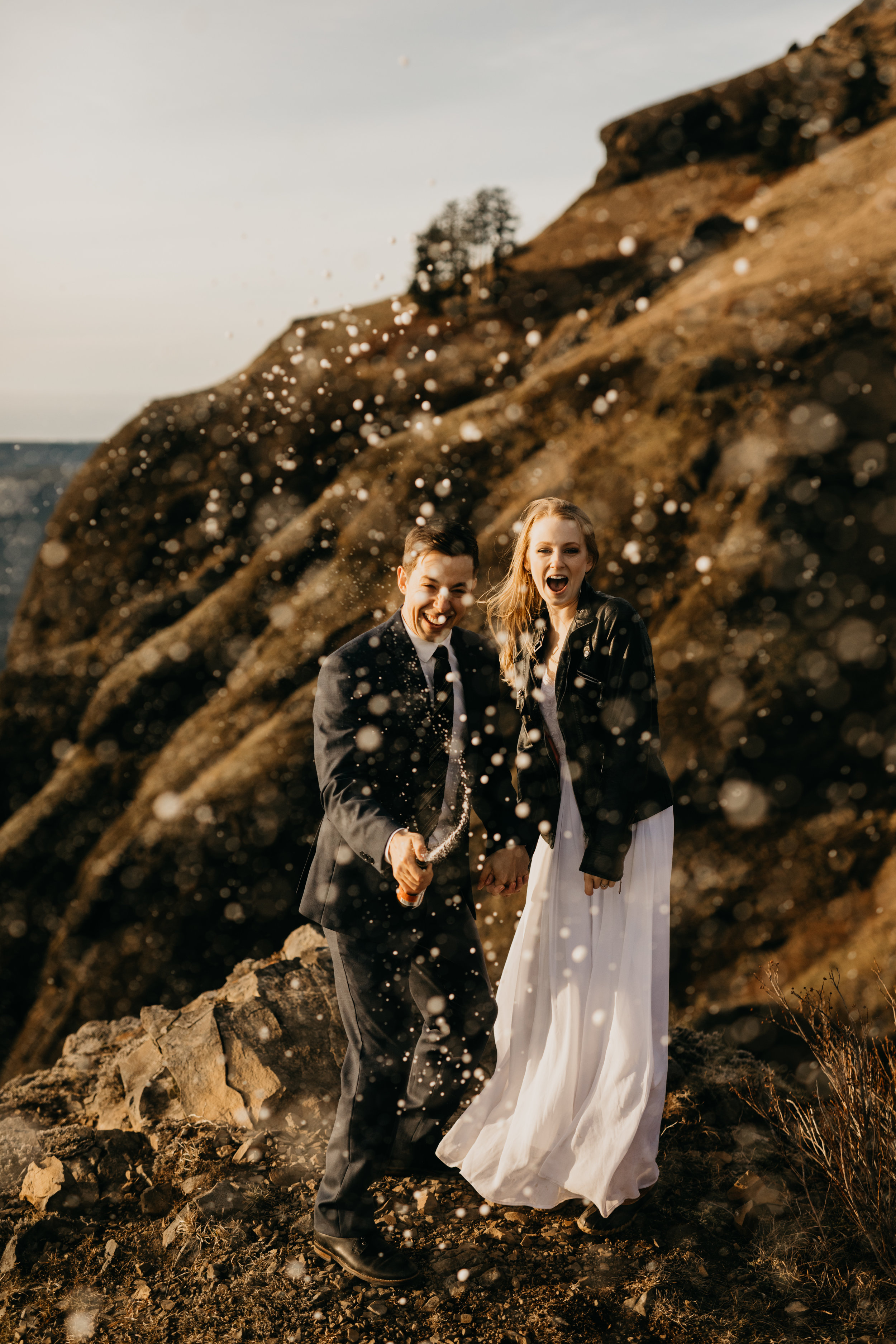 Breeanna-lasher-photography-SADDLE-MOUNTAIN-ELOPEMENT-sunset-engagement-photography-8.jpg