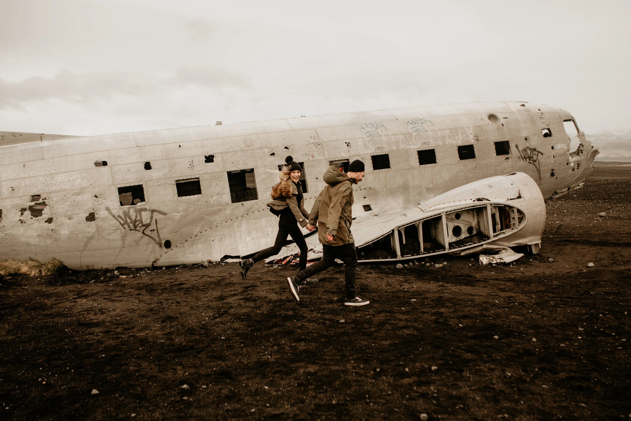 Sólheimasandur engagement photos, Sólheimasandur couple photos, Sólheimasandur photography, Sólheimasandur wedding photos, Iceland engagement photos, Iceland elopement photographer, Iceland wedding photography, elopement wedding photography - seattl…