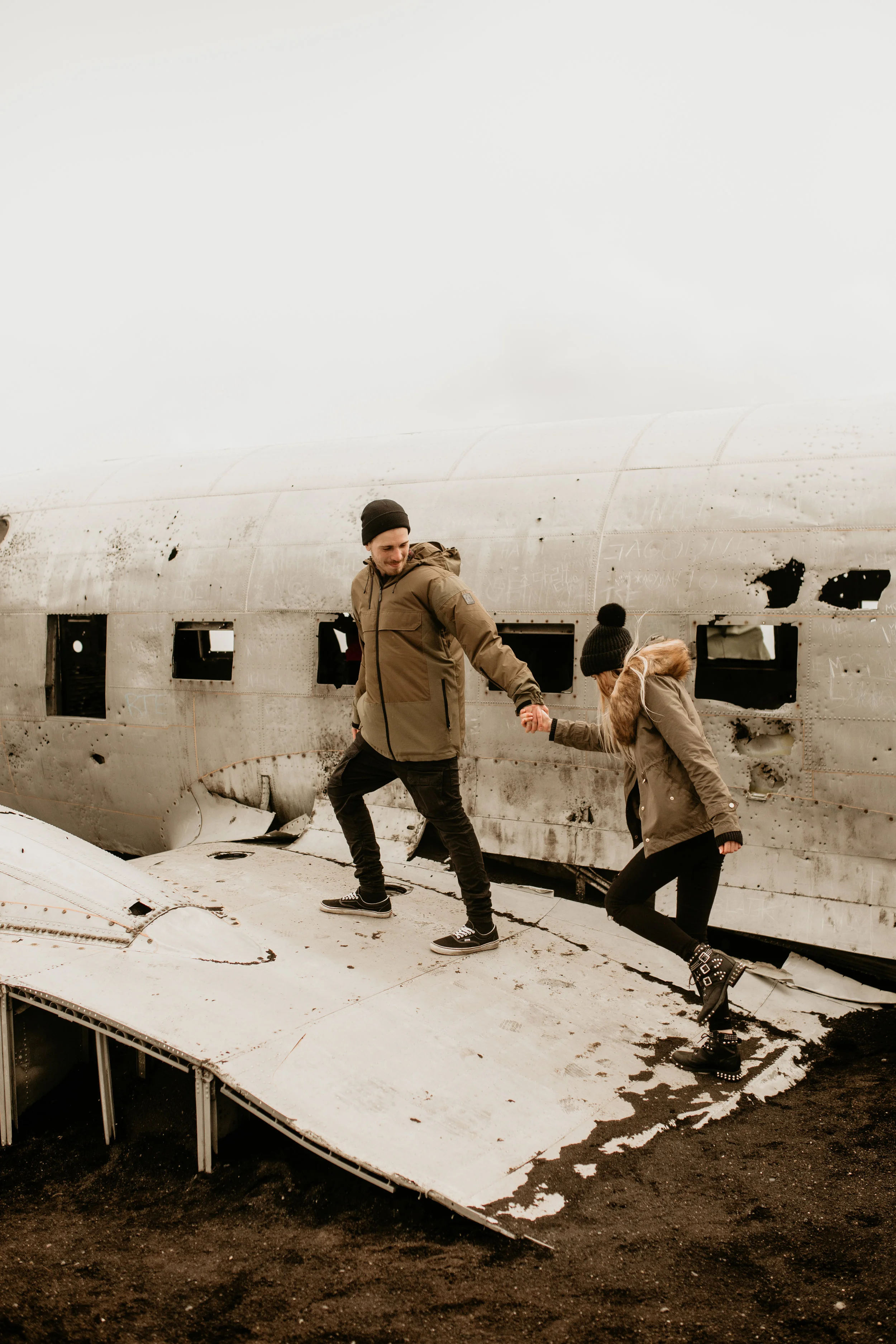 Sólheimasandur engagement photos, Sólheimasandur couple photos, Sólheimasandur photography, Sólheimasandur wedding photos, Iceland engagement photos, Iceland elopement photographer, Iceland wedding photography, elopement wedding photography - seattl…
