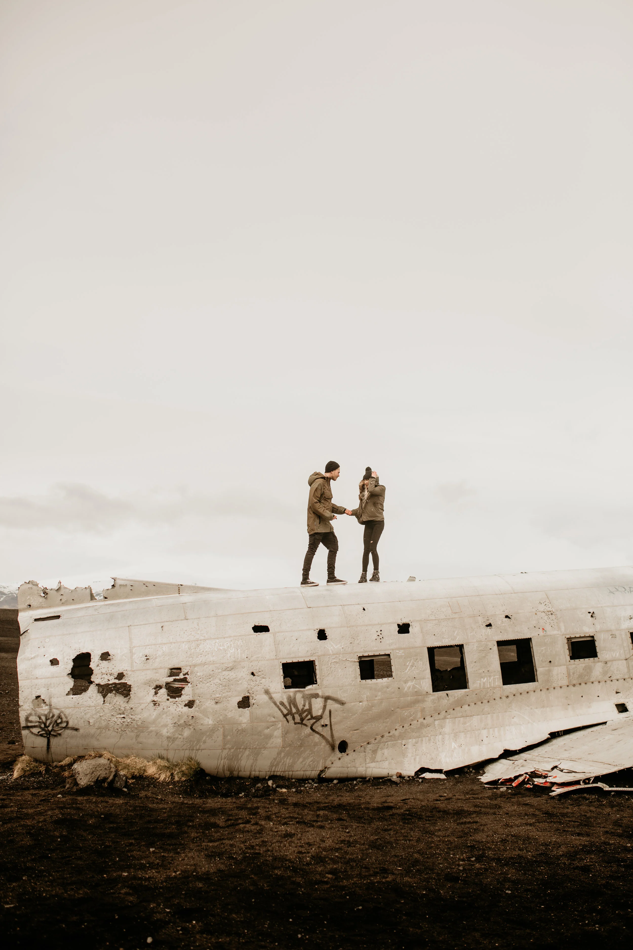 Sólheimasandur engagement photos, Sólheimasandur couple photos, Sólheimasandur photography, Sólheimasandur wedding photos, Iceland engagement photos, Iceland elopement photographer, Iceland wedding photography, elopement wedding photography, seattle…